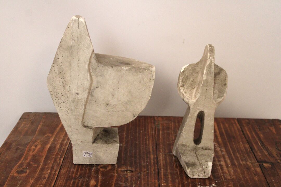 Null 保罗-路易斯-博洛特(1918-2003)，两个抽象的石膏雕塑的会议，没有签名。 带底座的高度：24厘米和29厘米。