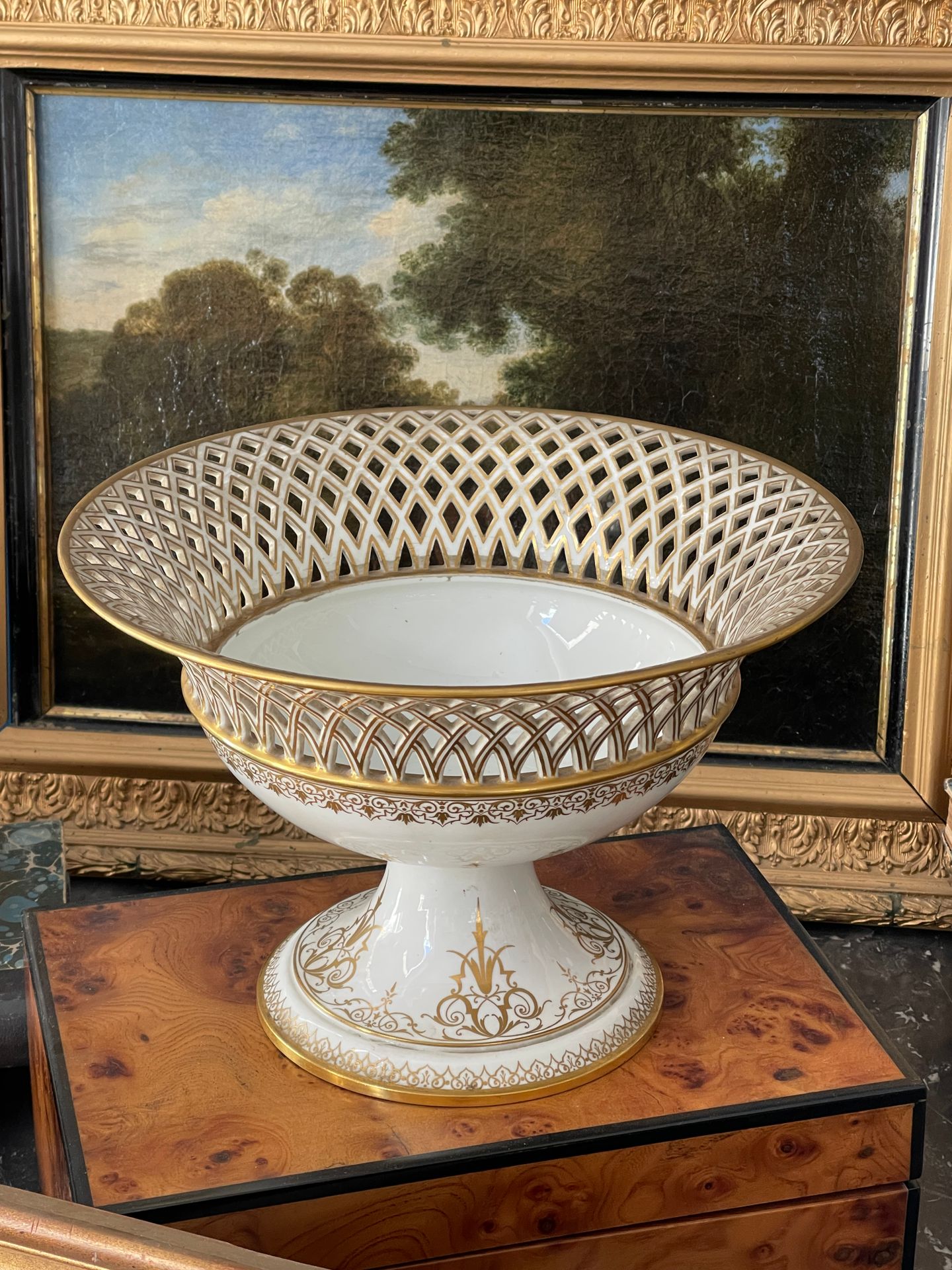 Null SEVRES
Cup on foot in openwork porcelain, with gold decoration, imitating t&hellip;