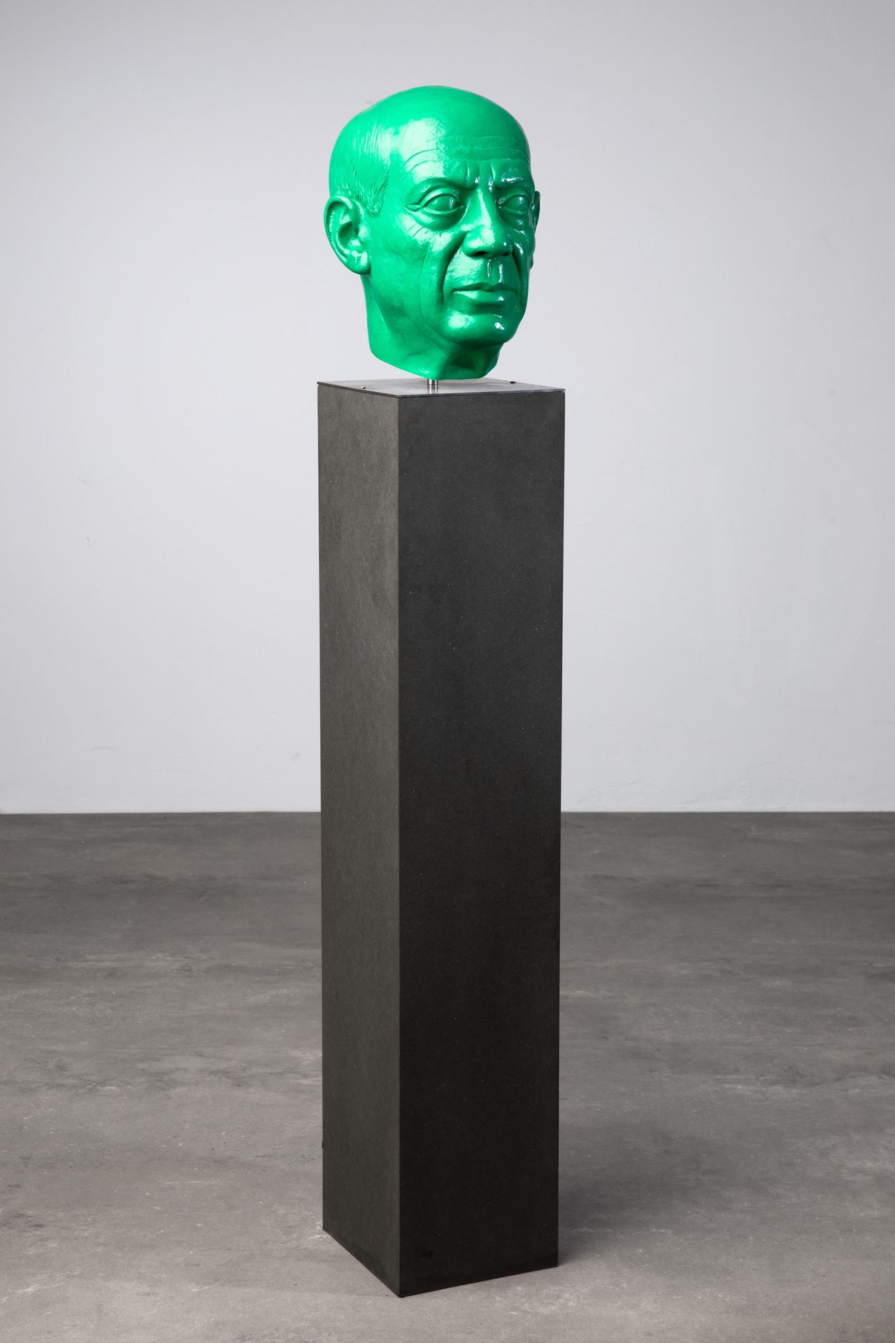 Ottmar Hörl, Picasso Ottmar Hörl, 毕加索 - 2002 - 毕加索。2002.绿色聚乙烯，MDF，金属。132 x 20 x &hellip;