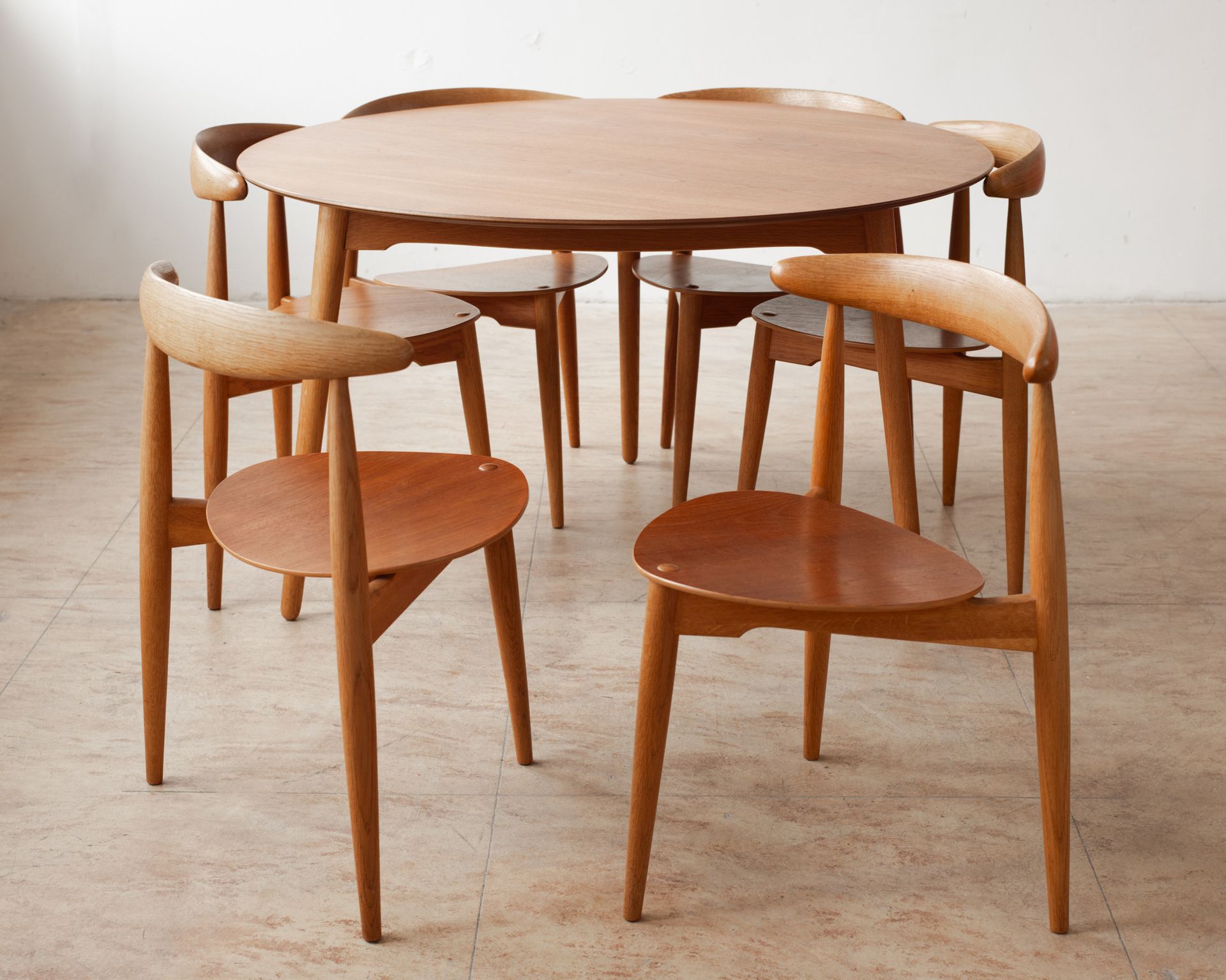 Hans J. Wegner, Fritz Hansen, Hjertestole group with table 4602 + 6 heart chairs&hellip;