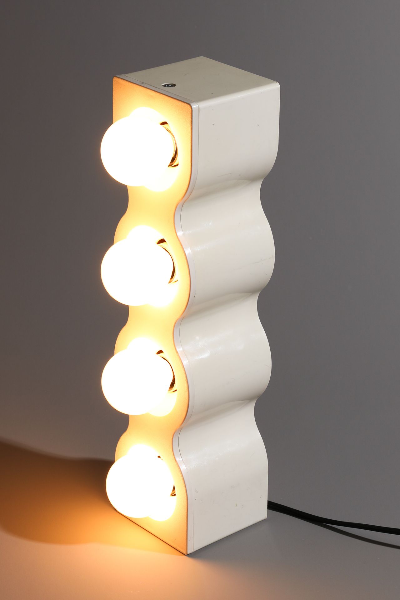 Ettore Sottsass, Stilnovo, Table Lamp, model Sinus 埃托雷-索特萨斯，Stilnovo，台灯 Sinus 型
&hellip;