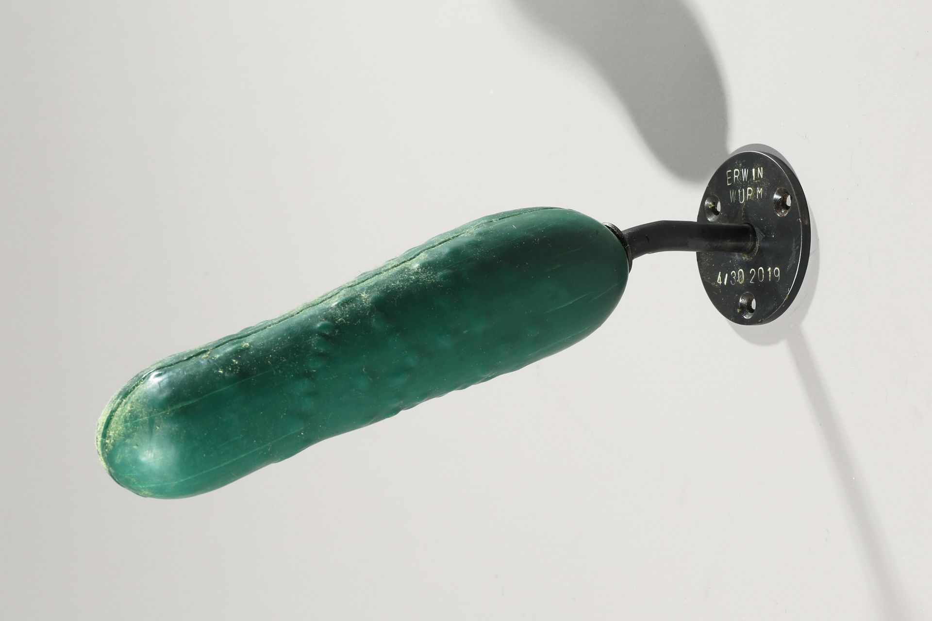 Erwin Wurm*, Untitled, 2019, Sculpture cucumber, soap Erwin Wurm*, Sin título, 2&hellip;