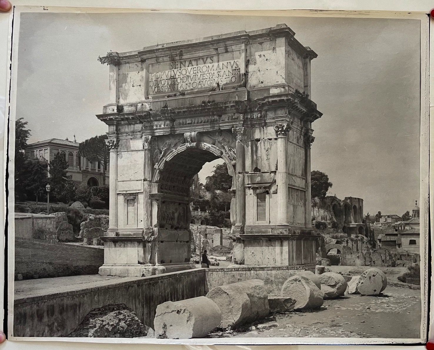 Adolphe Braun (1812-1877) Arco di Tito, Roma, 1868 circa Grande stampa a carbone&hellip;