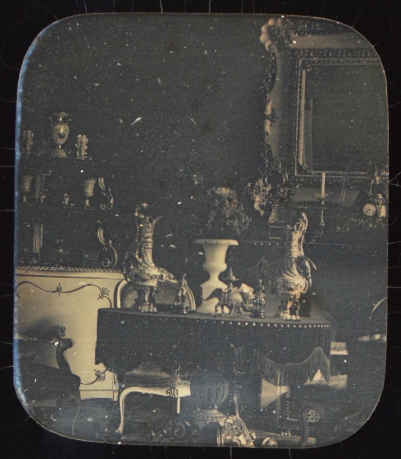 Circle of Alphonse Bernoud and Alexis Gaudin 有镜子的室内，可能是佛罗伦萨，约1854年 立体声达盖尔照相法（两个分&hellip;