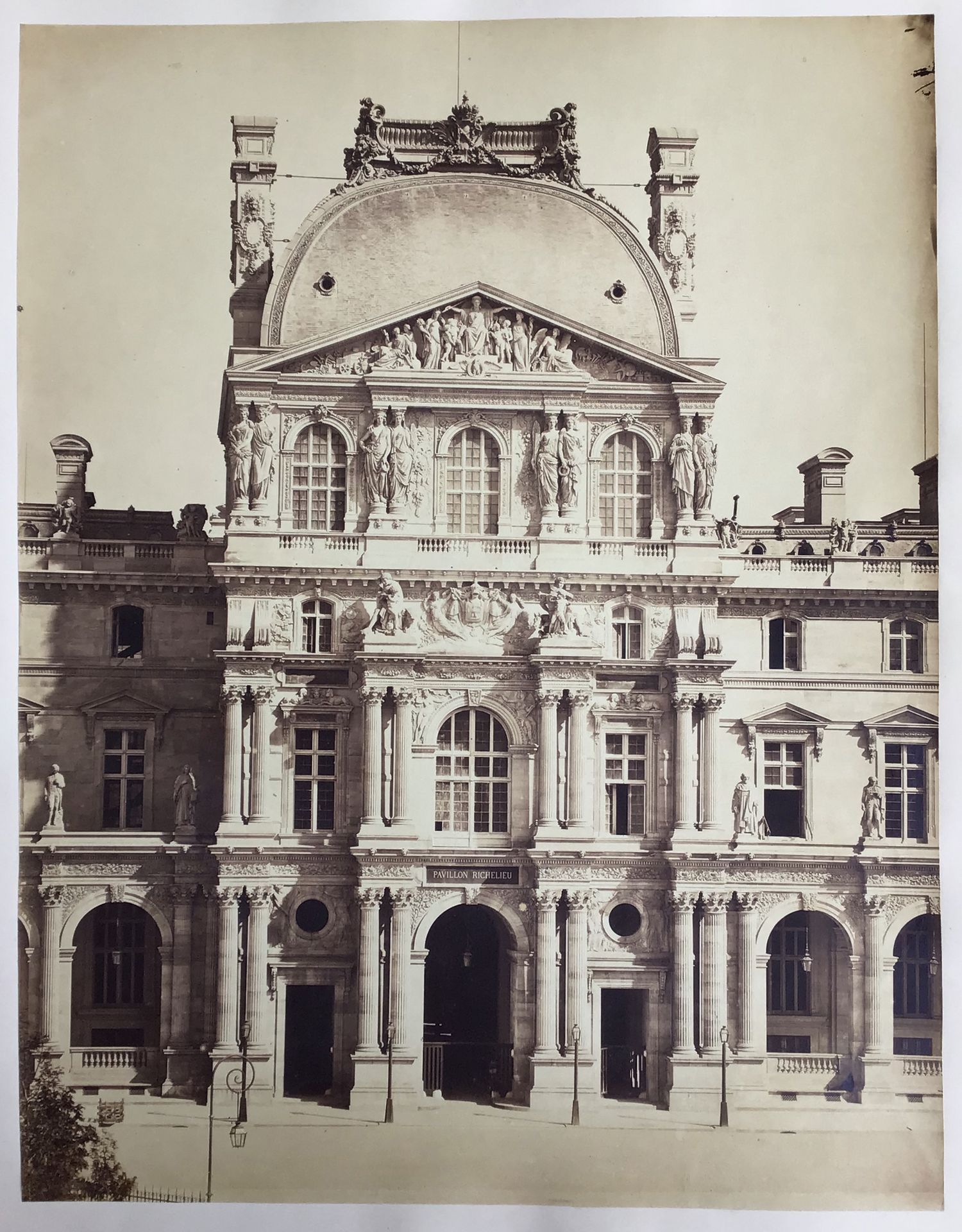Gustave Le Gray (1820-1884) Pavillon Richelieu, Parigi, 1857 Stampa all'albumina&hellip;