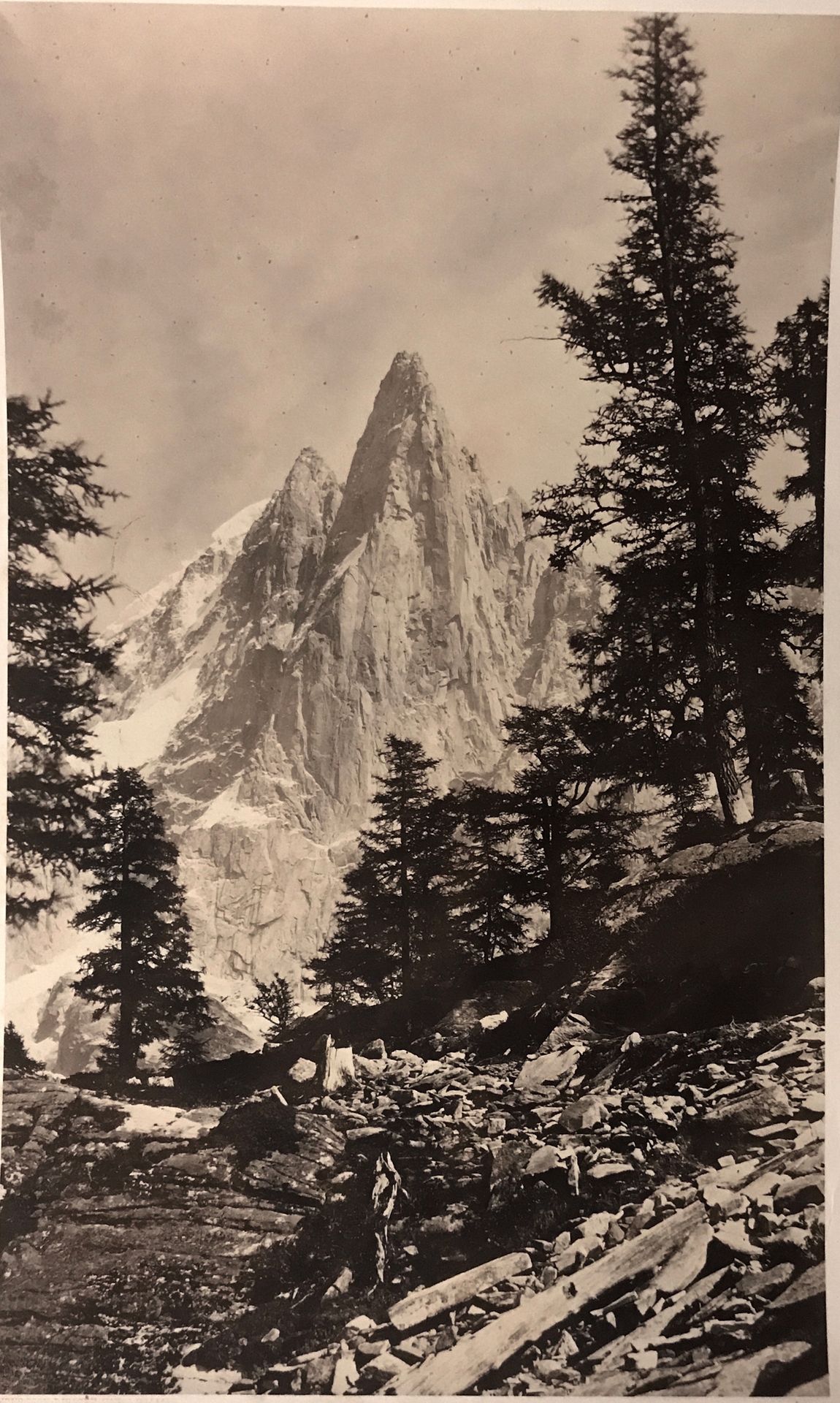 Louis Auguste Bisson (1814-1876) Les Drus, Chamonix附近的阿尔卑斯山，1862年相纸印刷品，375x235毫米&hellip;