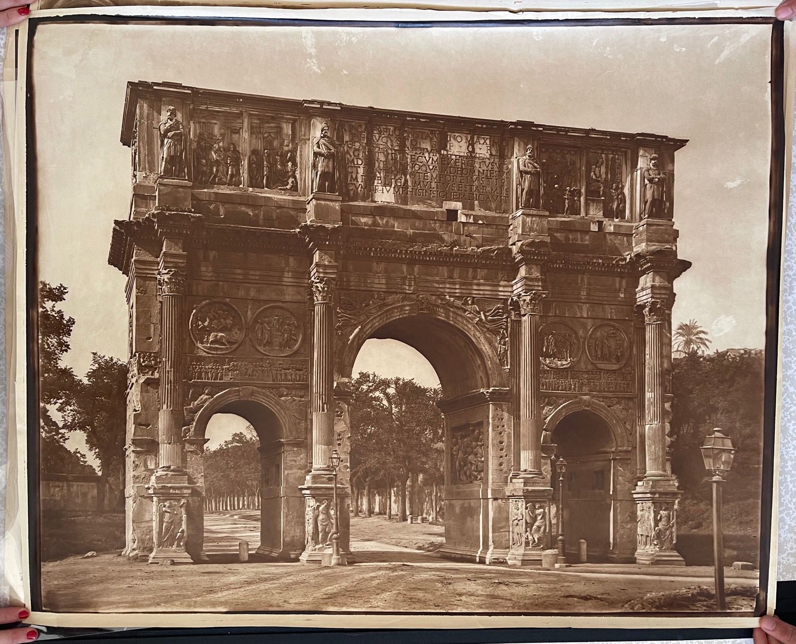 Adolphe Braun (1812-1877) 君士坦丁拱门，罗马，约1868年 猛犸象尺寸的碳素印刷品，600x800毫米，有深色页边的校对印刷品，独特的&hellip;