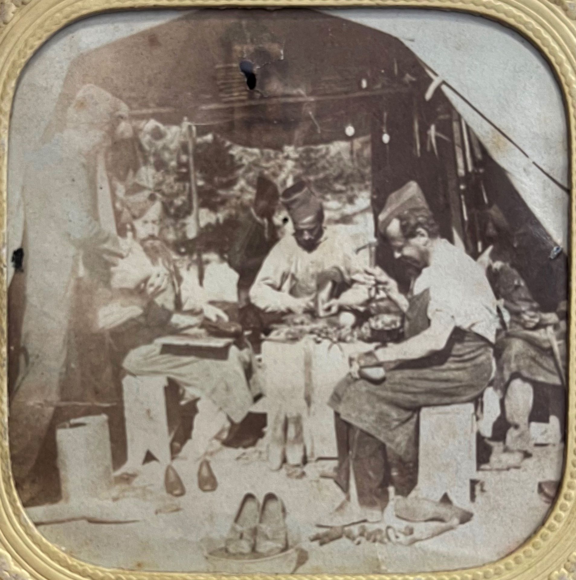 French stereo photographer Military Cobblers, 1859 circa Stampe all'albumina su &hellip;