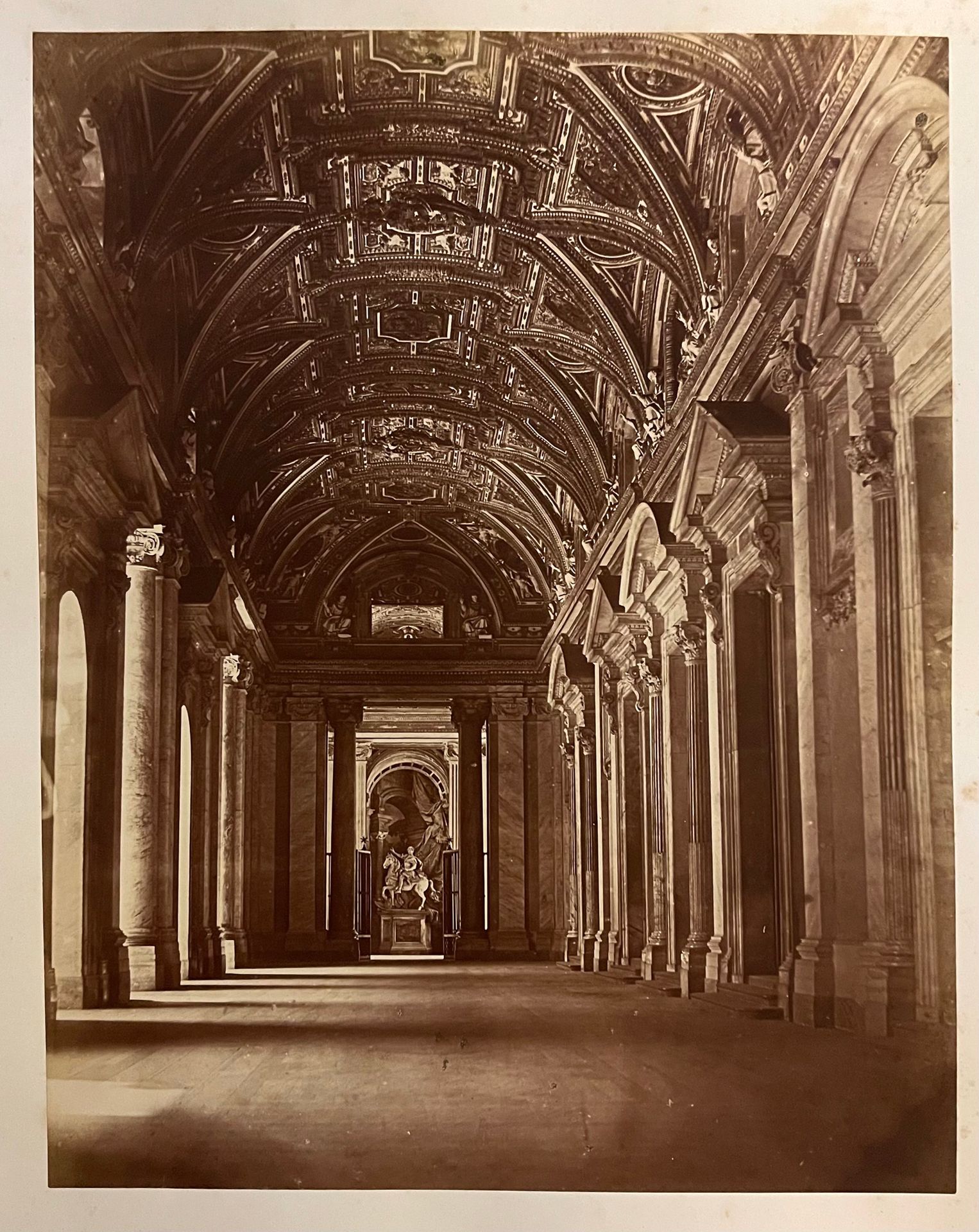 James Anderson (1813-1877) 梵蒂冈城的圣彼得穹顶前庭，1850年代，盐纸印刷品，有令人愉快的金色调，300x380毫米，对比强烈。