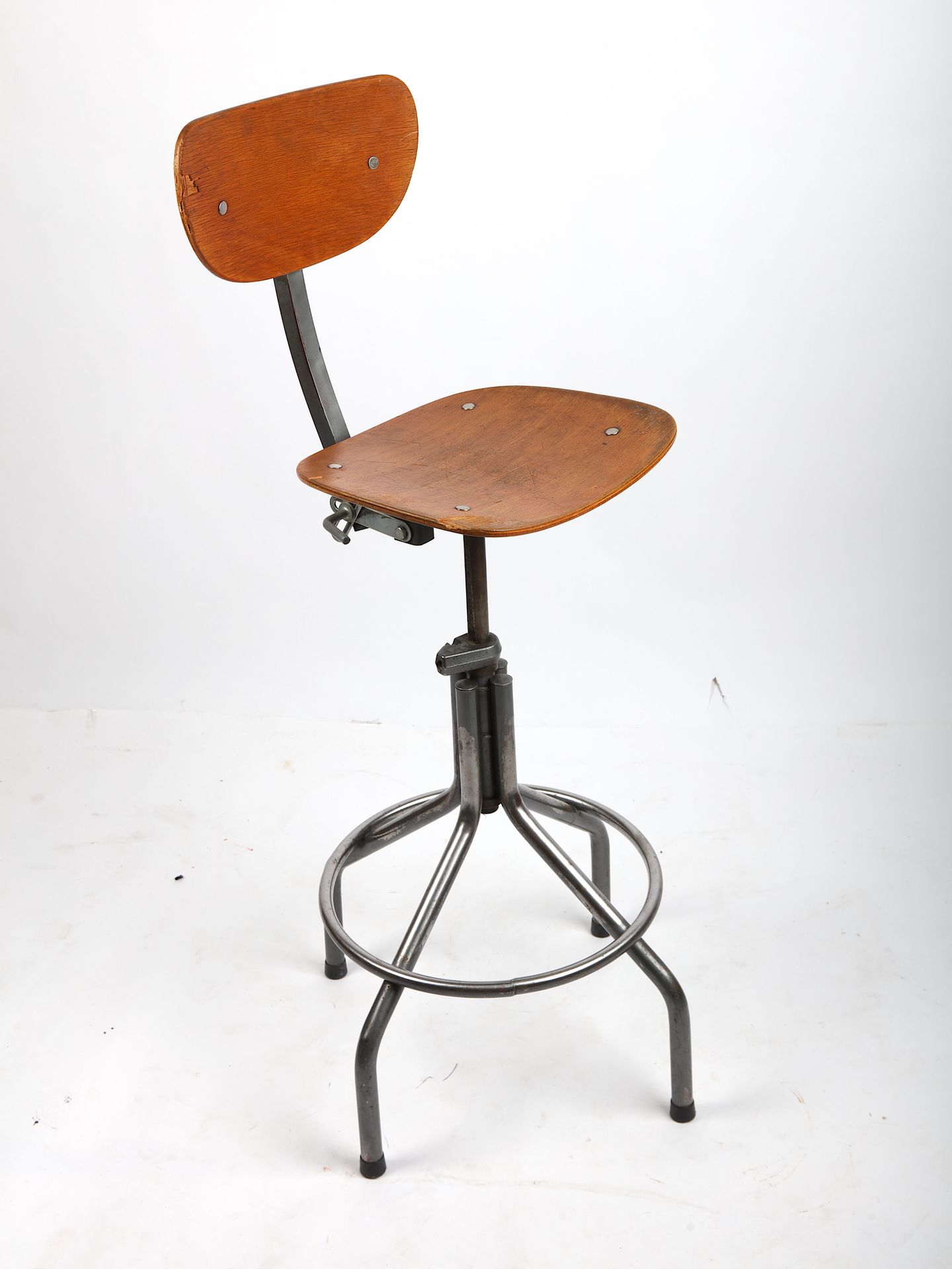 Null Workshop armchair, plywood seat and back, swivel, quadripod tubular base. H&hellip;