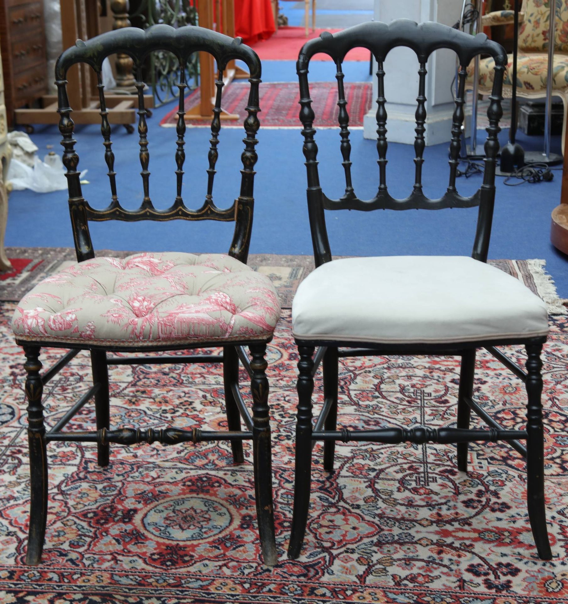 Null 
Paar Stühle aus geschwärztem Holz, Sitz gepolstert, ep. Napoleon III.
