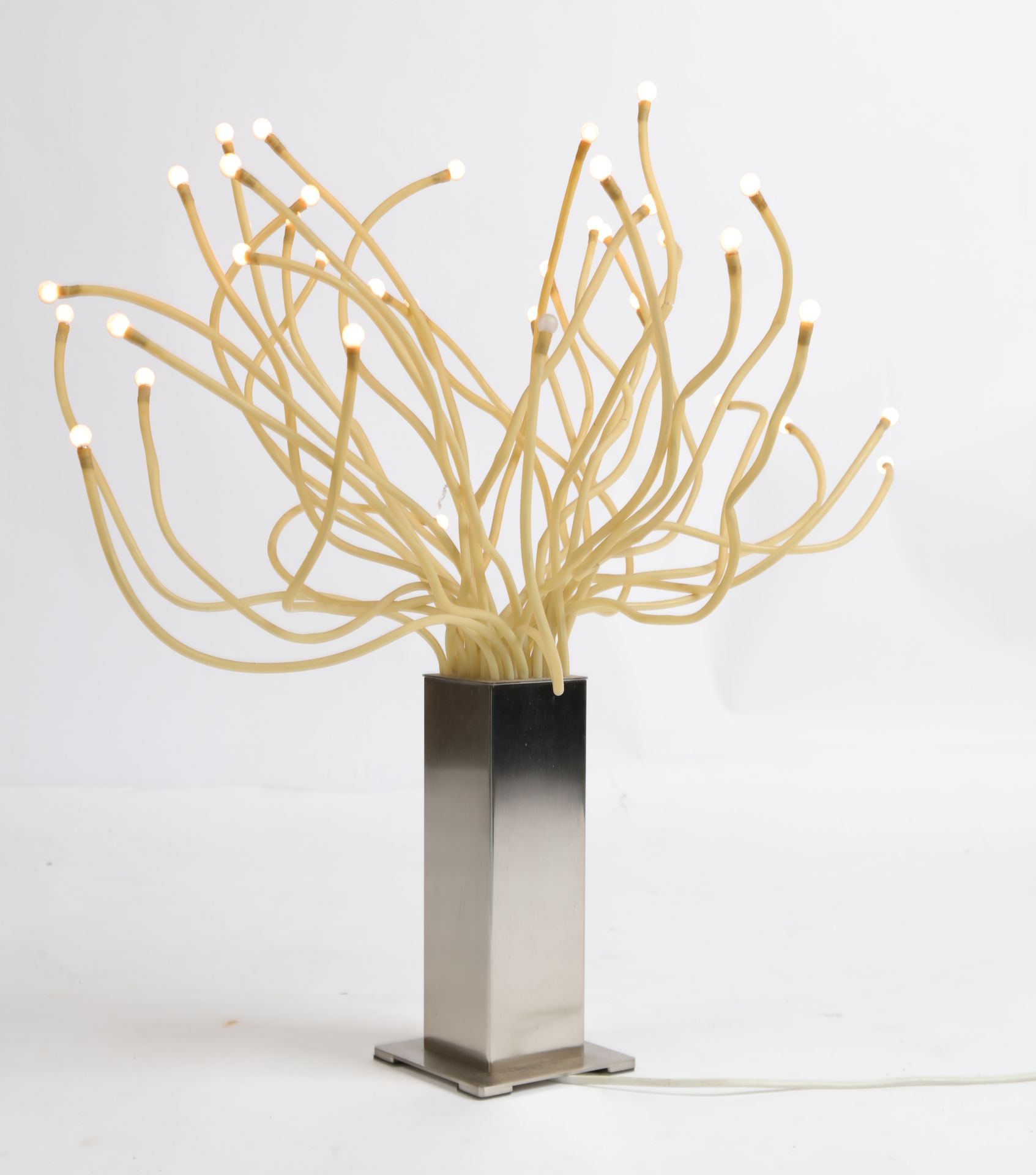 Null Lampe "Medusa", Sockel aus verchromtem Metall. Höhe : 40 cm.