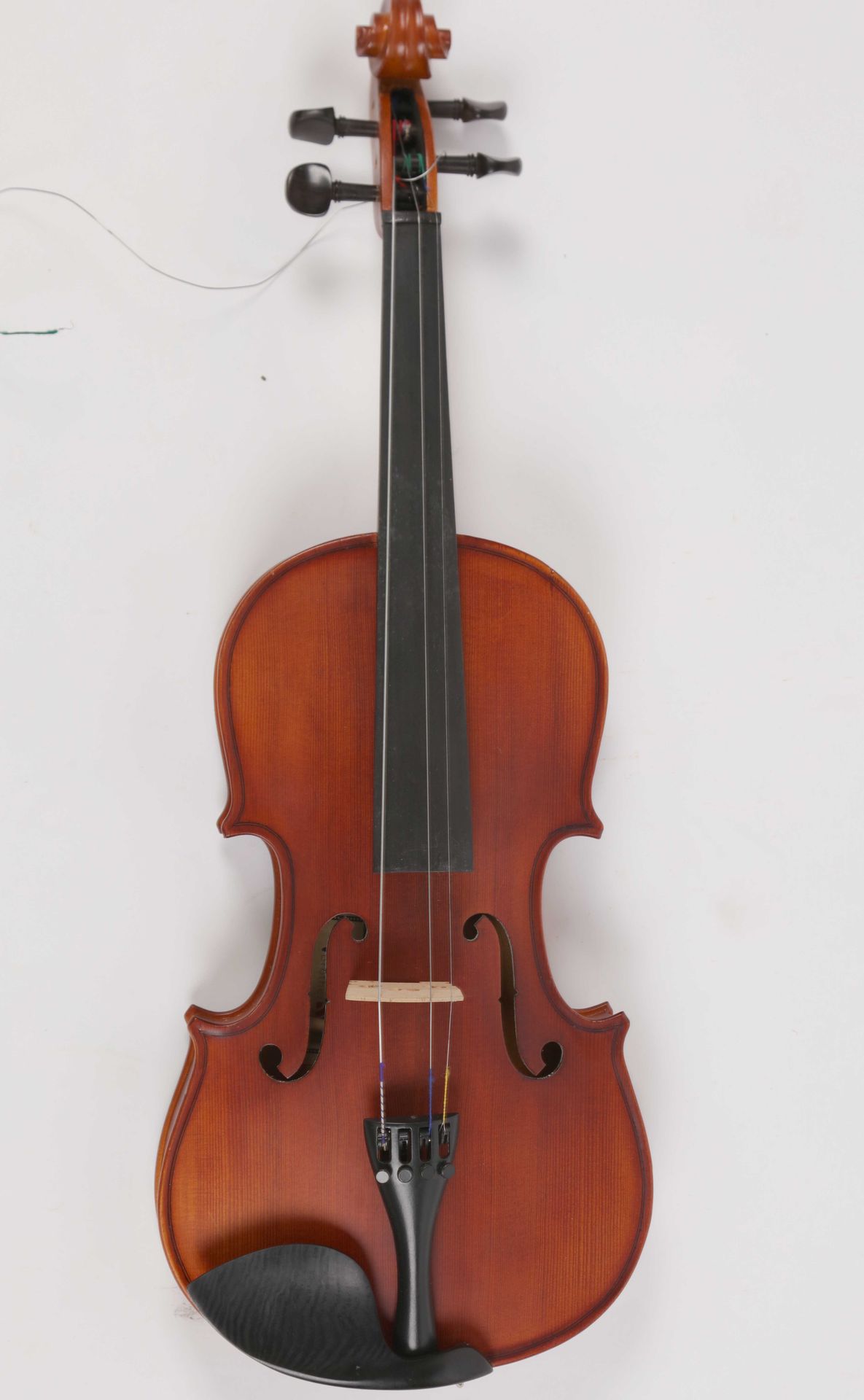 Null Violin, length : 58 cm. Bow, lg : 74 cm. (ref : 257/28)