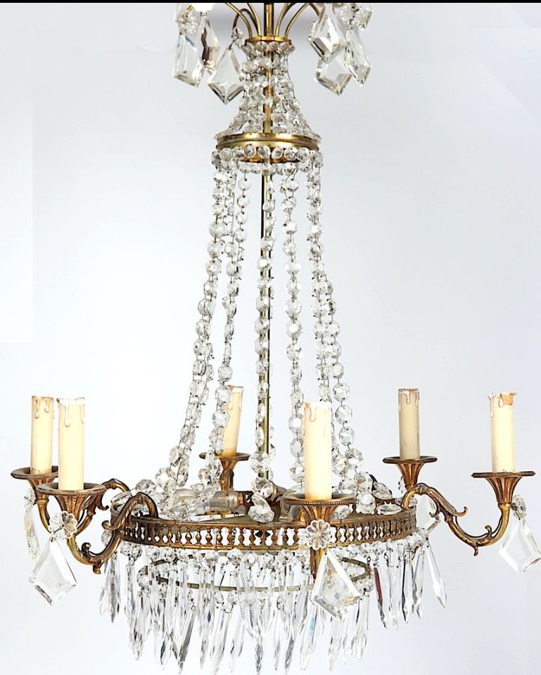 Null Crystal chandelier with basket.