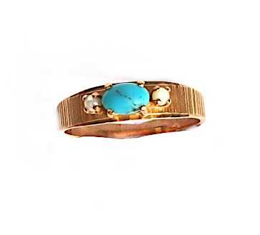 Null 18K gold ring set with a turquoise stone and two pearls. (ref : A) 2,5 g.