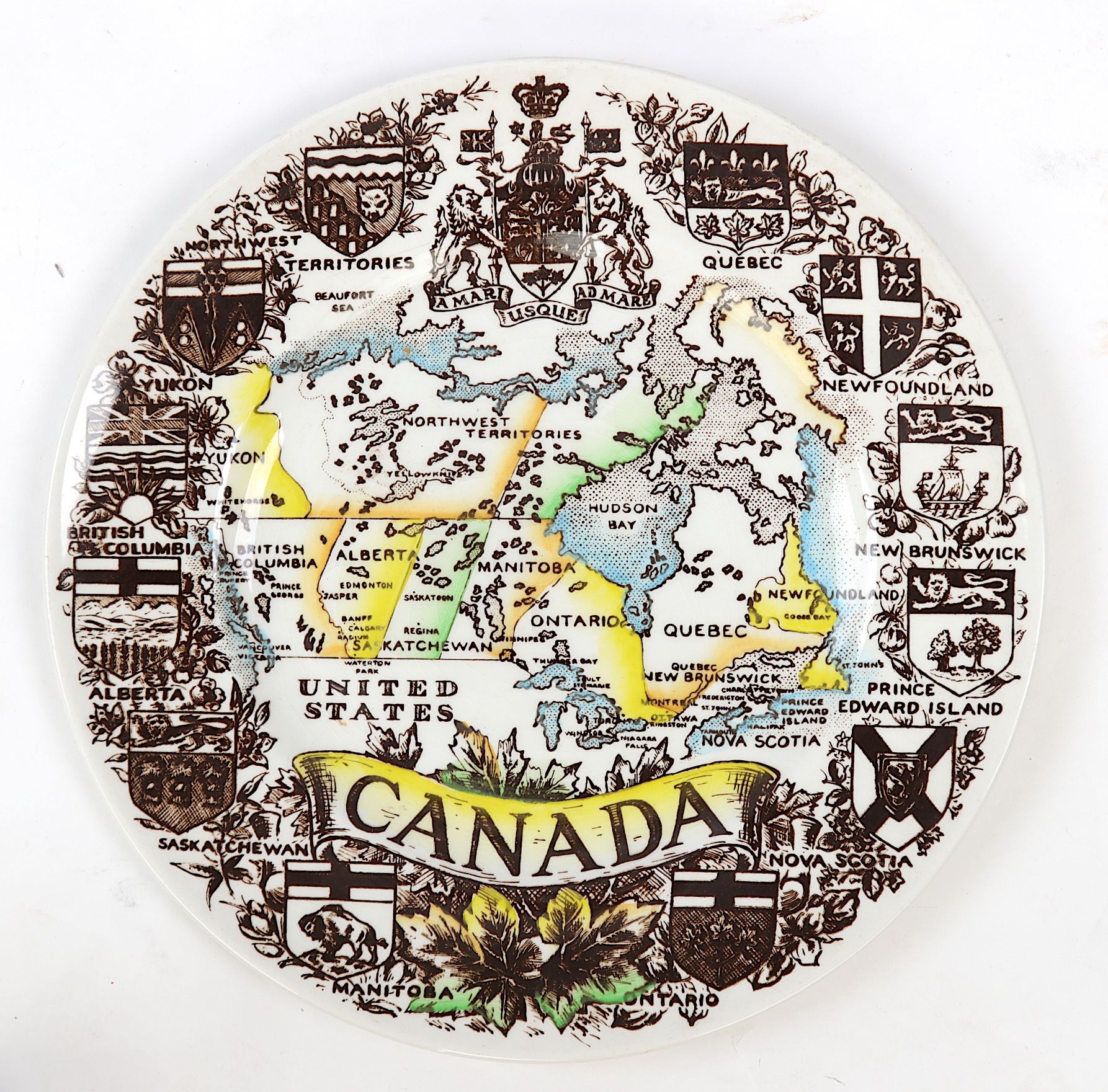 Null WOOD & SONS，陶制盘子，上面装饰着加拿大地图，（状况非常好）。25.5厘米。