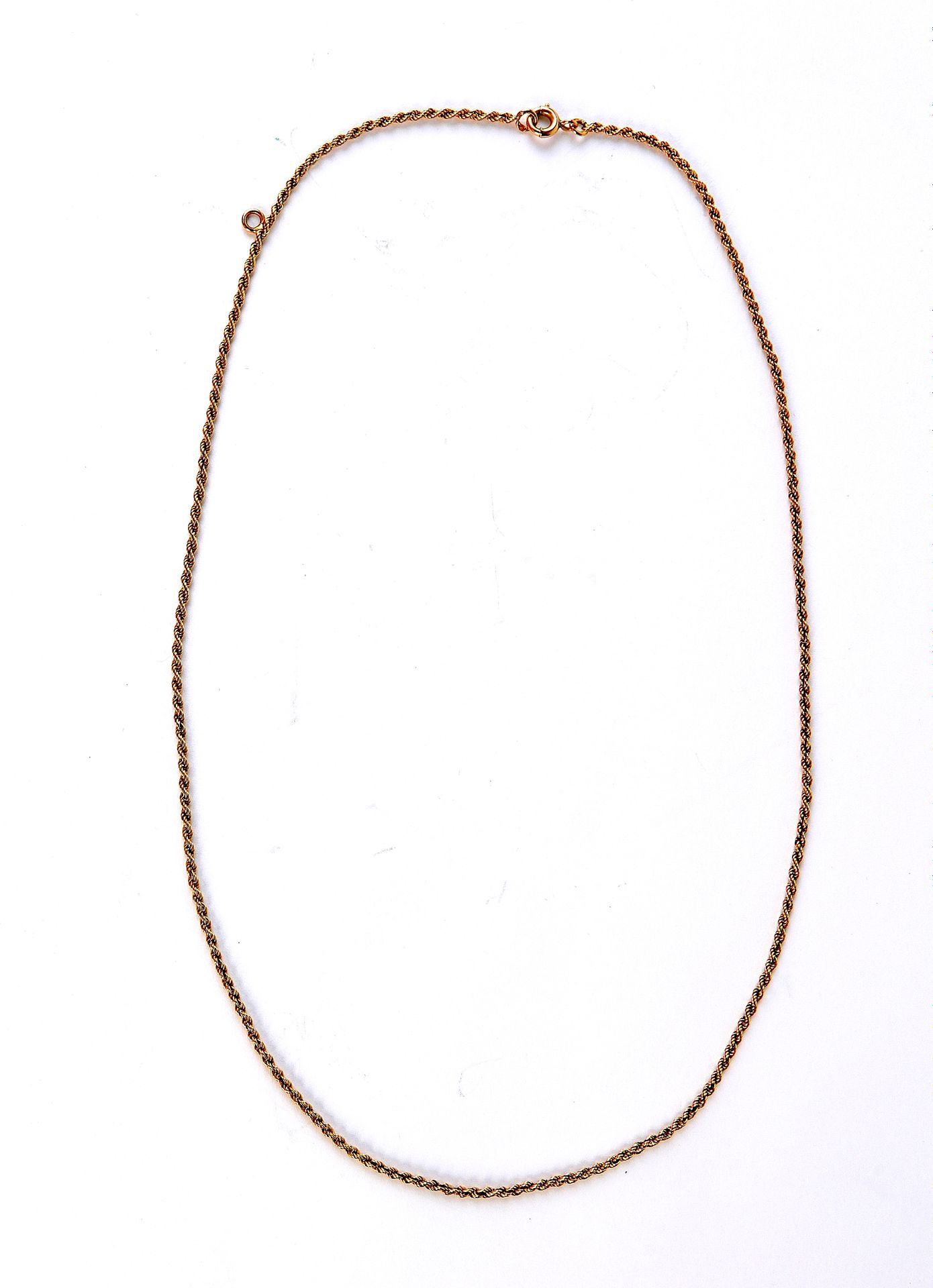 Null Necklace in 18 carat gold, twisted links. Weight : 4,5 g.