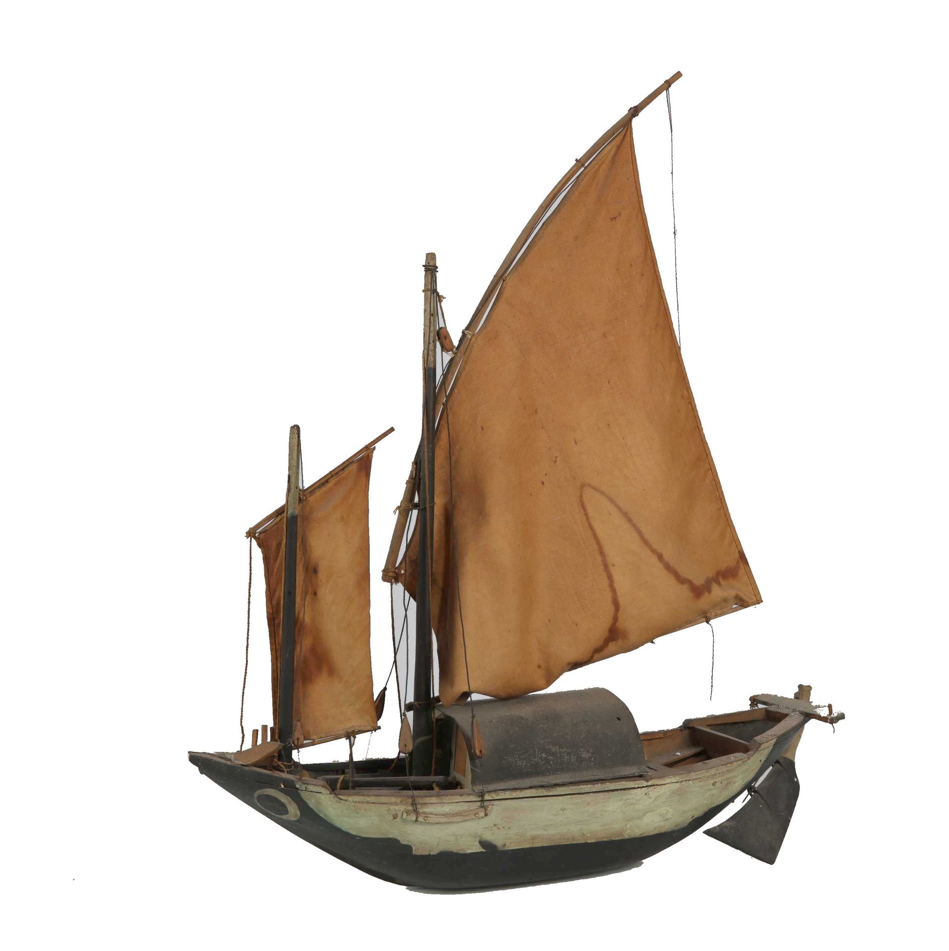 Null 
精美的木质模型，展示了中国船帆和竹制鱼竿，做工精细。(可移动的甲板)，20世纪初。(小事故)。 高：65 L. 船身：52 cm