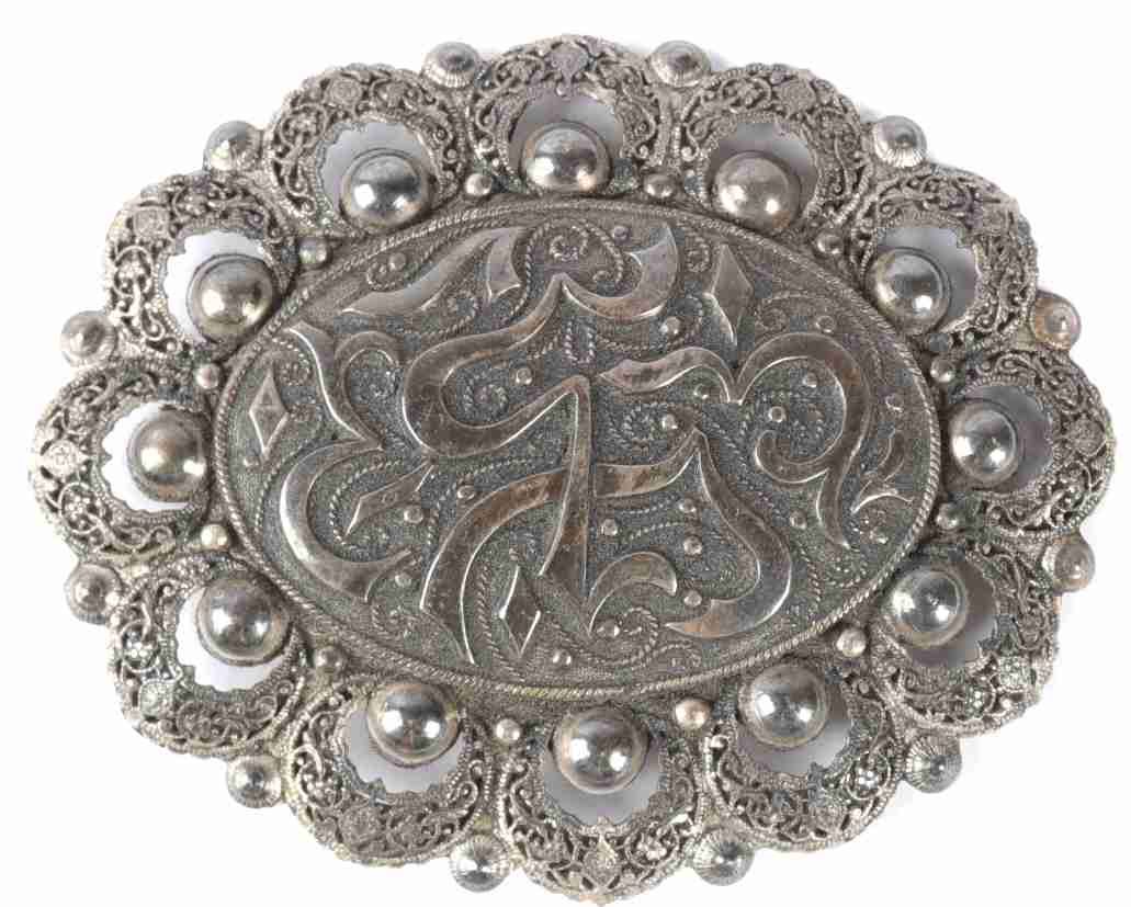 Null Large oval brooch, inscription, 8 cm wt: 28 g