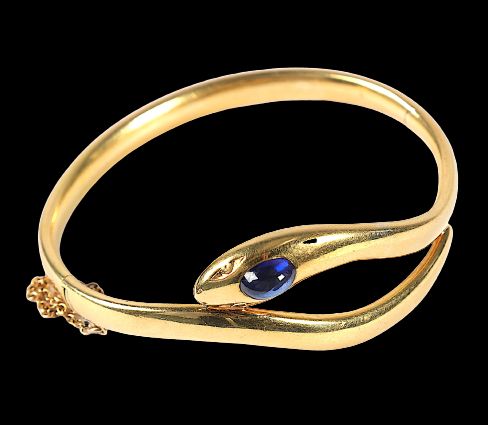 Null 
18K（750°/°）黄金手镯，蛇和凸圆形蓝宝石。重量：29克