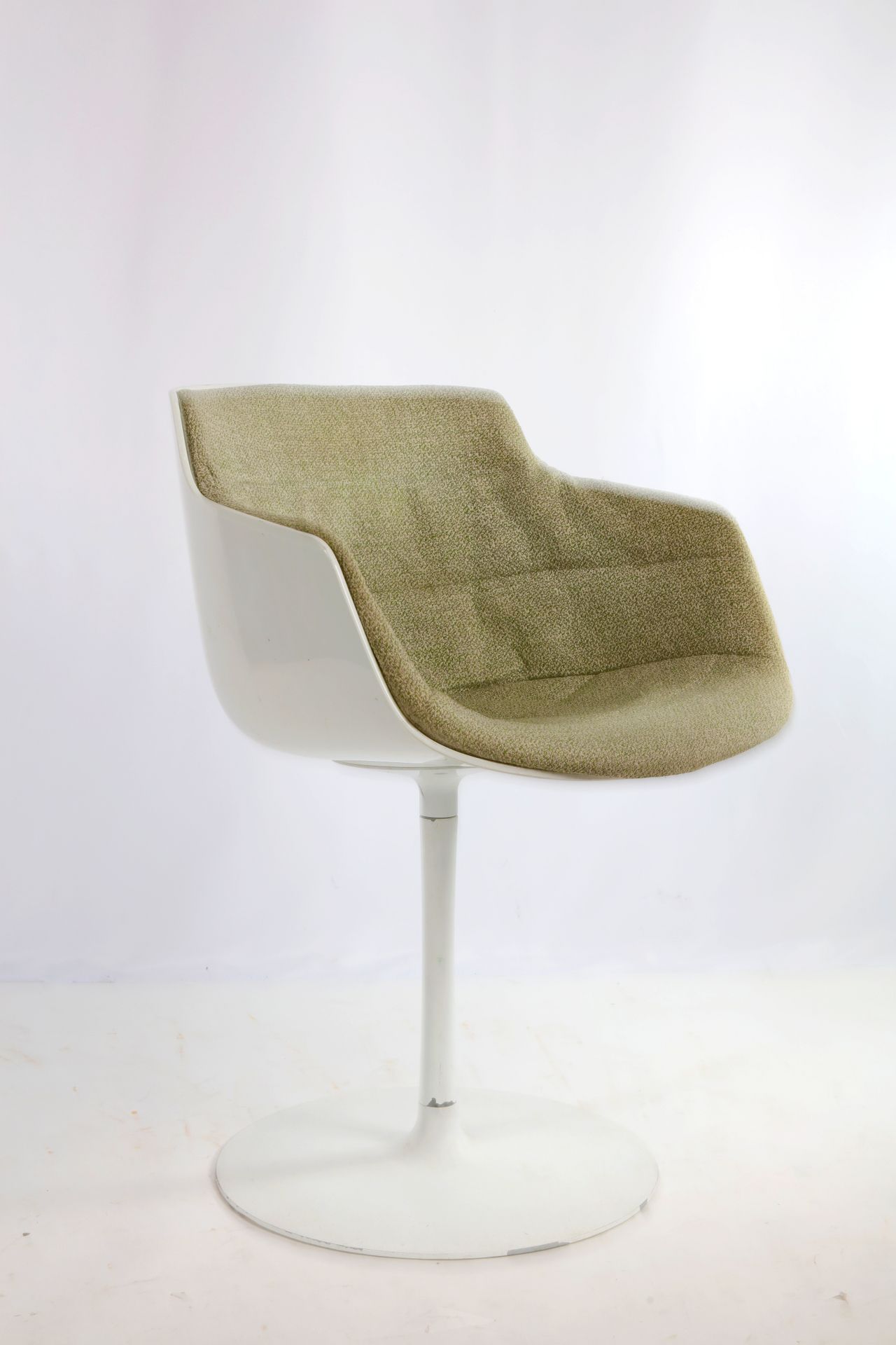 Null MDF, Jean-Marie Massaud (生于1966年), "Flow "扶手椅，白色金属郁金香基座，灰色织物，78X52X42