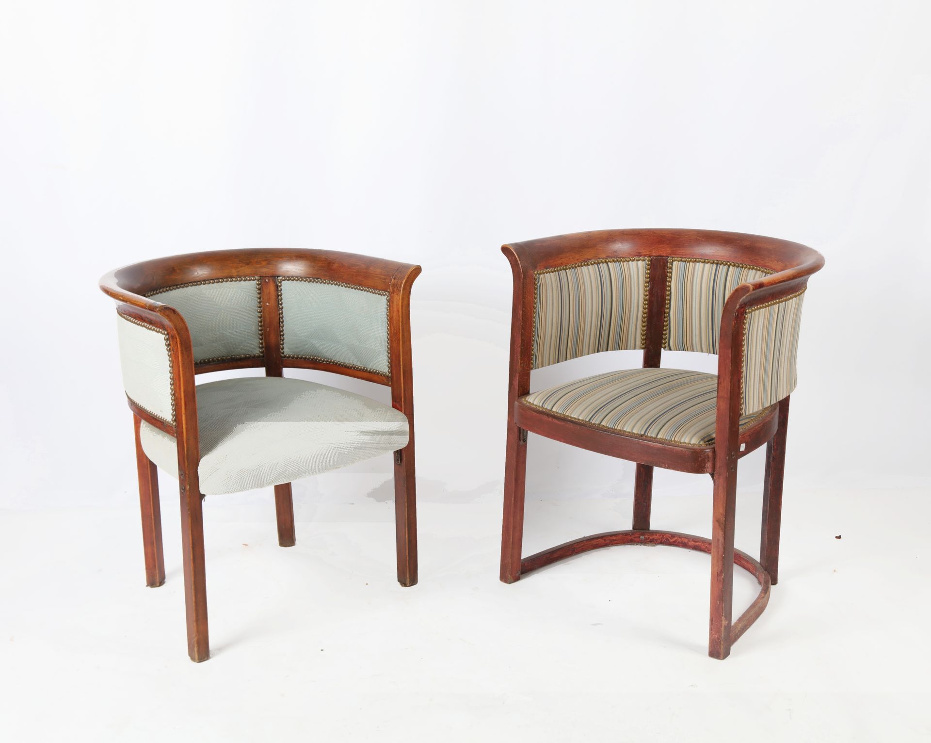 Null Pair of gondola armchairs in natural wood, Viennese work. (one with a space&hellip;
