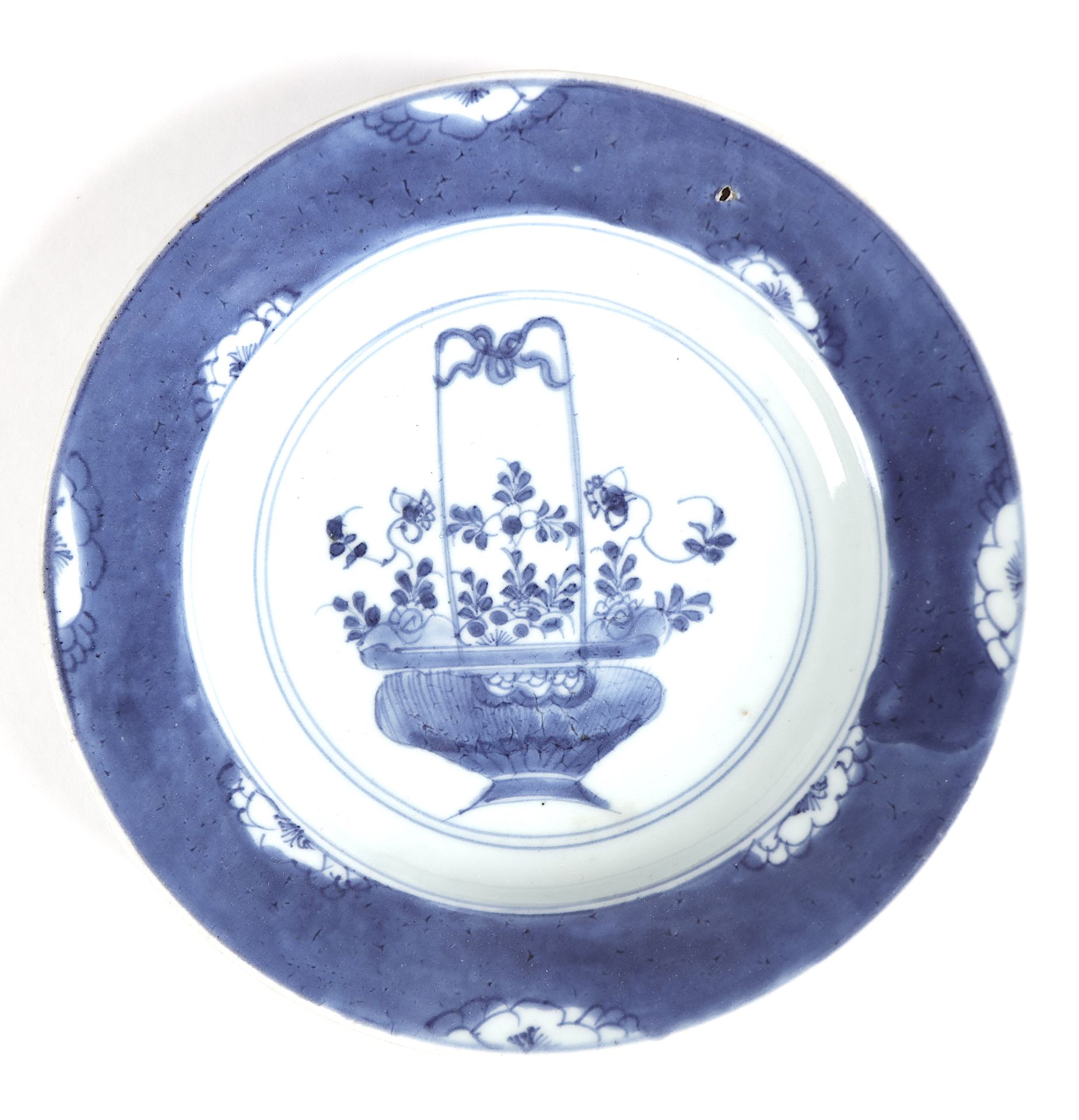 Null CHINA, Porzellanteller mit blauem Kamaieu-Dekor, florales Muster. Durchmess&hellip;