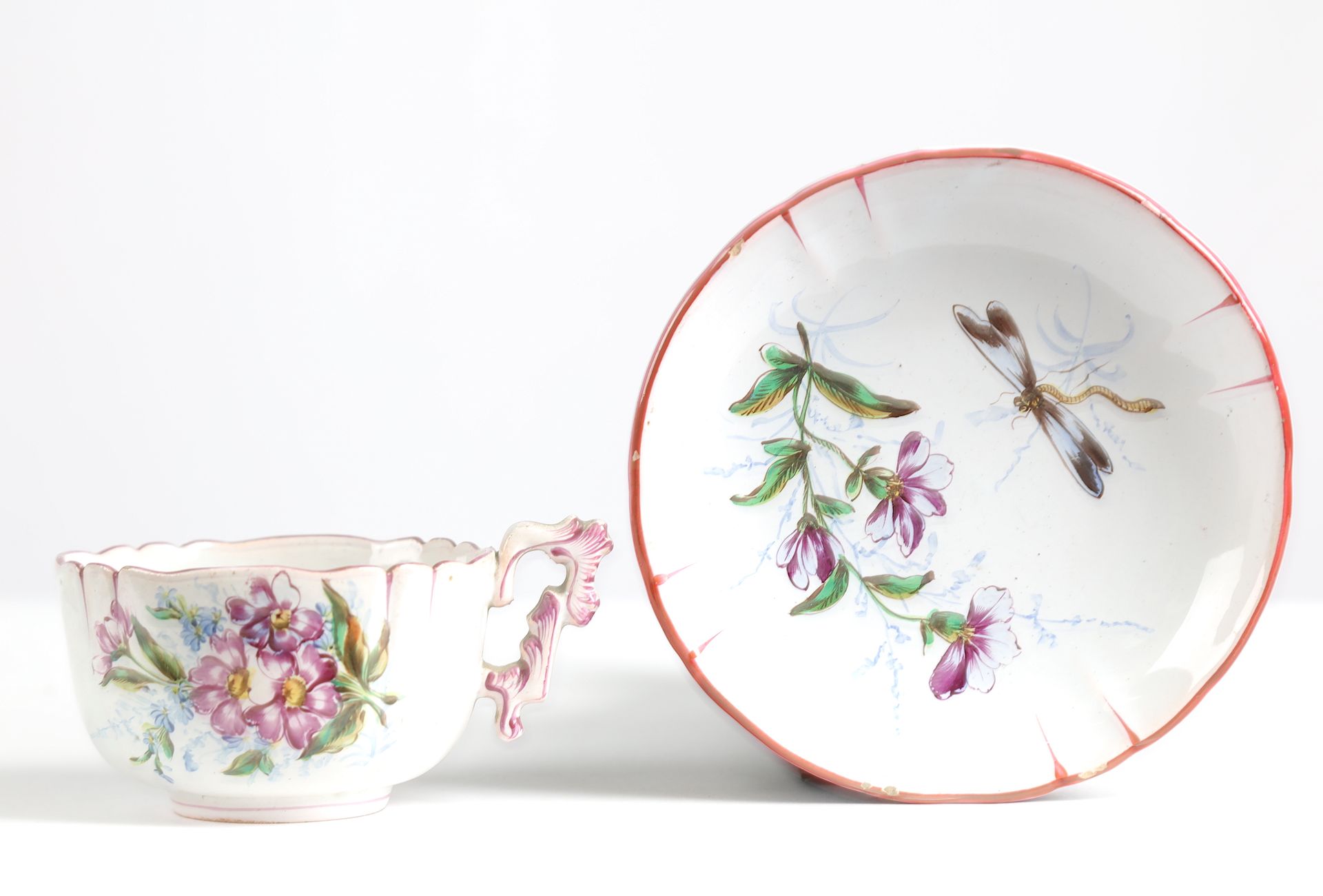 Null GALLE Emile，陶器杯和碟子，有花卉和liberulle装饰。