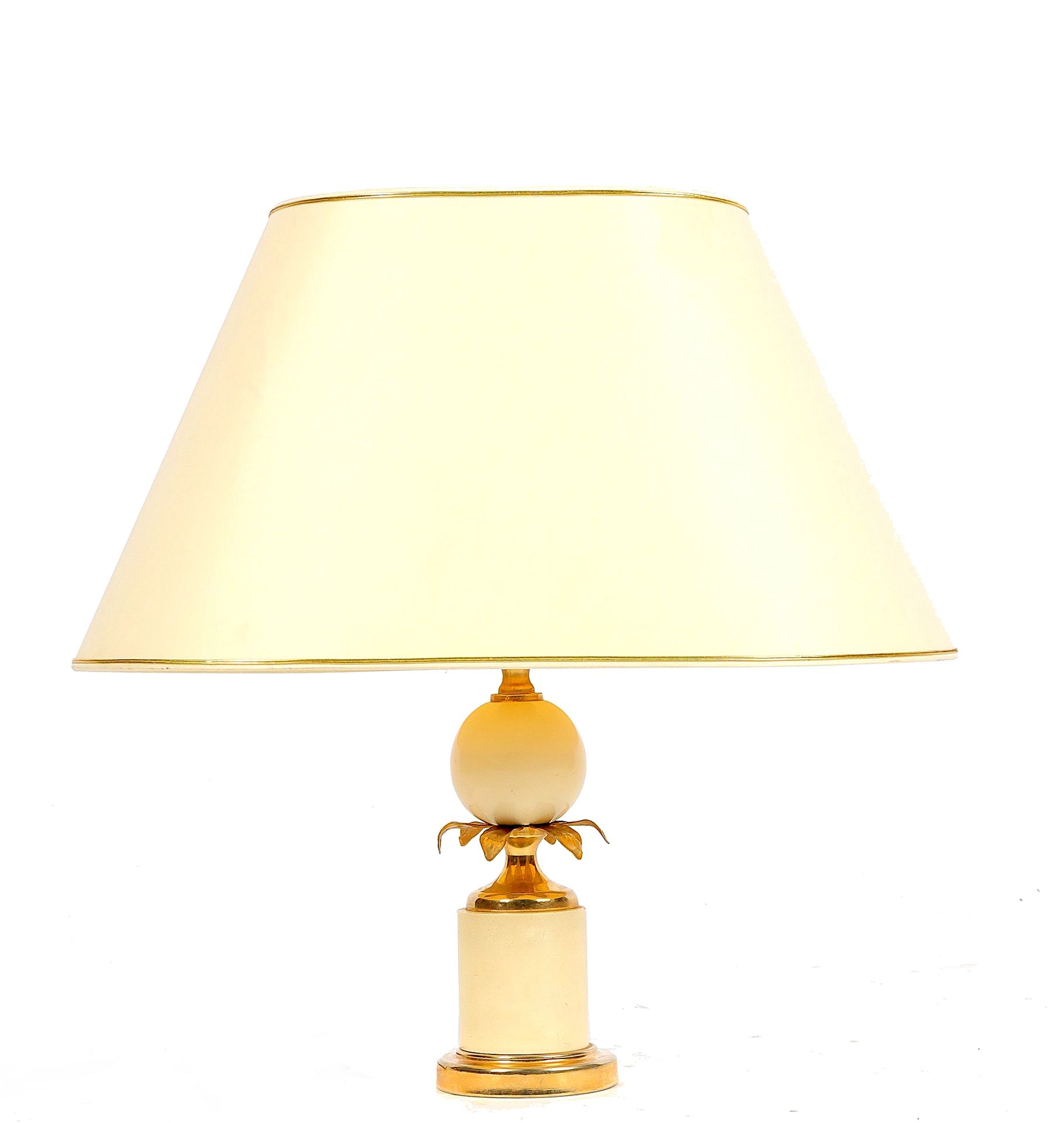 Null Ananaslampe aus Holz mit cremefarbener Patina und Messing, breiter Lampensc&hellip;