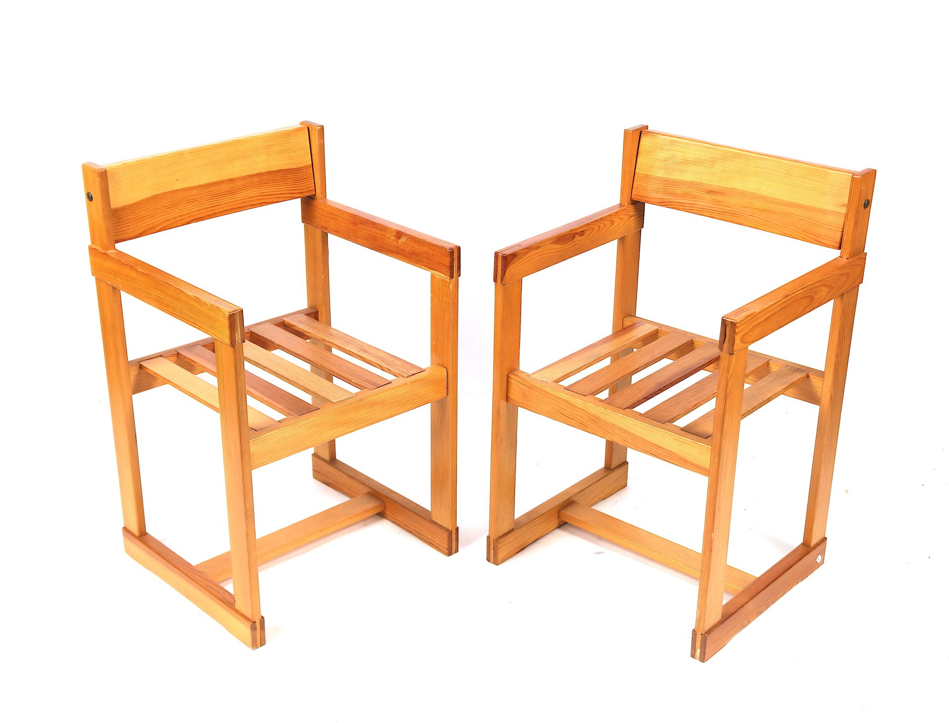 Null Pair of pine armchairs, slatted seat, adjustable back. 80X50X45