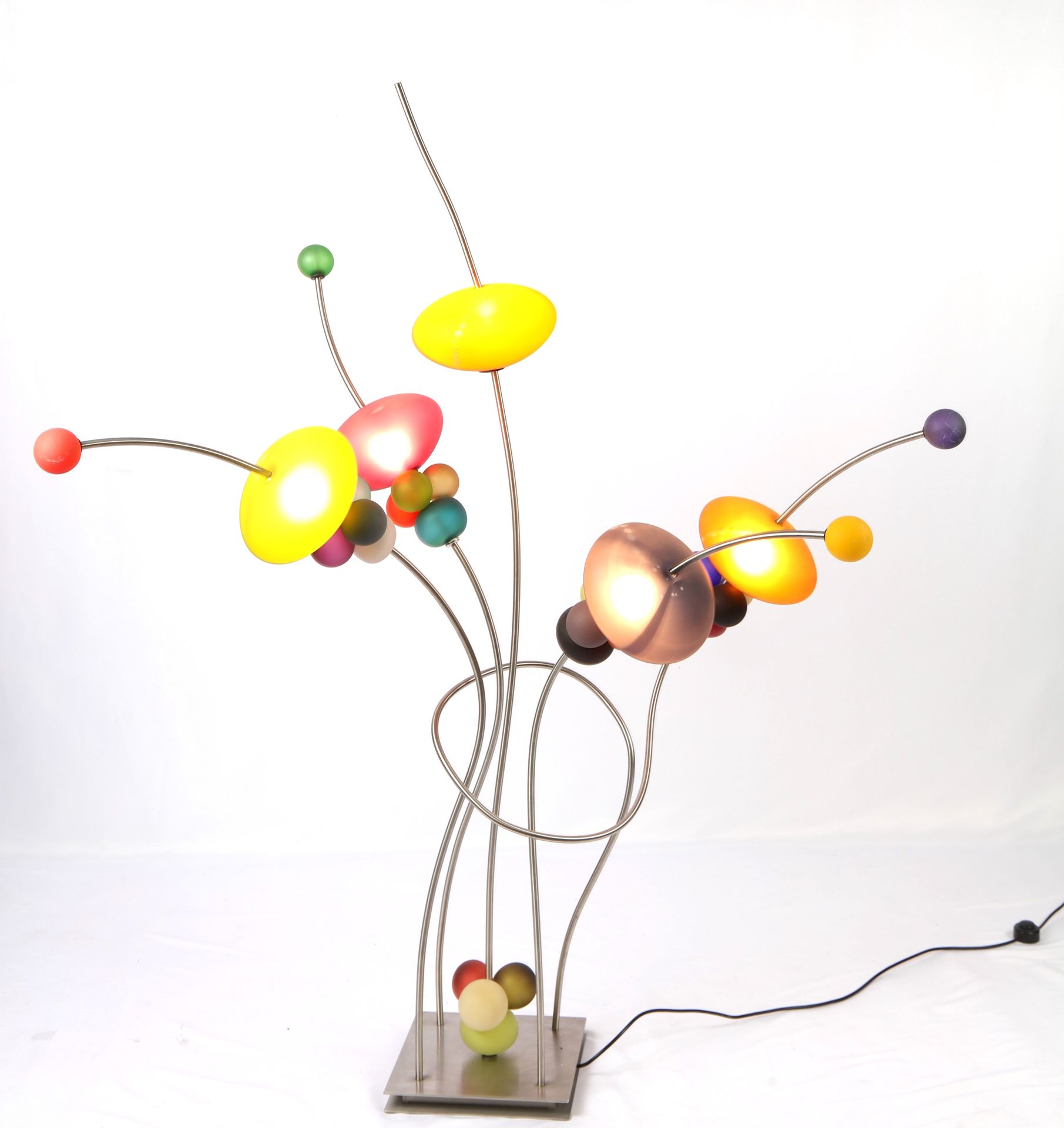 Null 
萨托尔-尼古拉，重要的落地灯，装饰有多色吹制玻璃球，独特的作品。170X120
