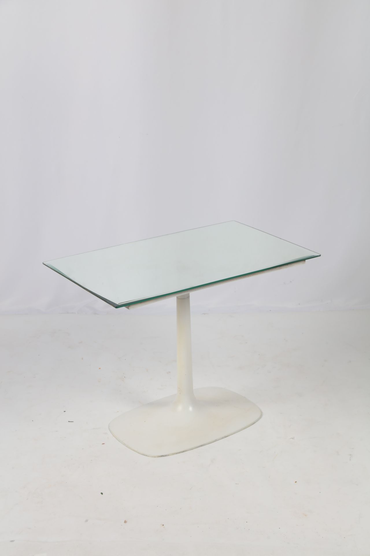 Null Table basse, plateau en miroir, formant table, pied tulipe. 69X45X40