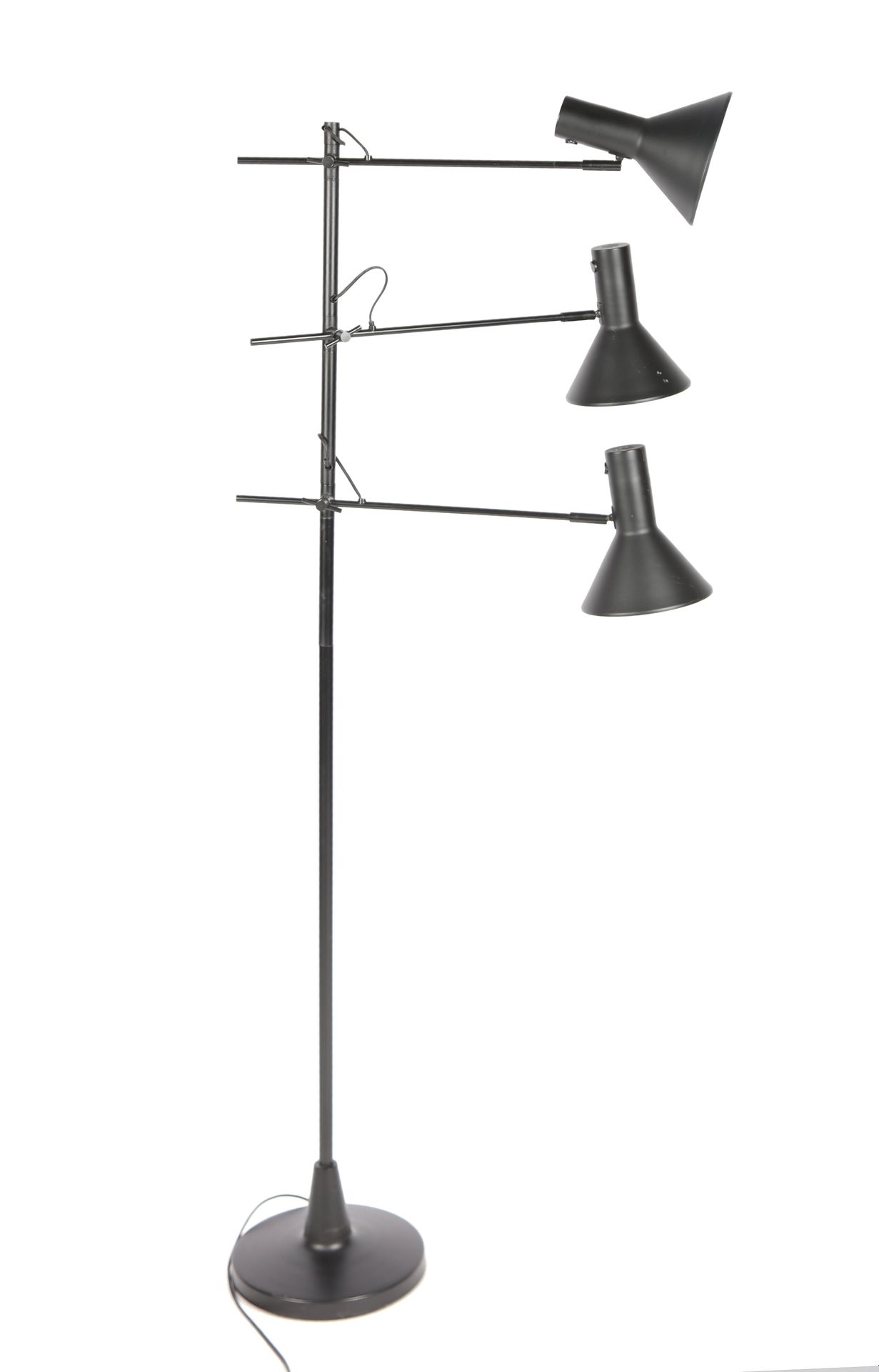 Null 黑色金属落地灯，三个可调节的点，型号为160厘米。