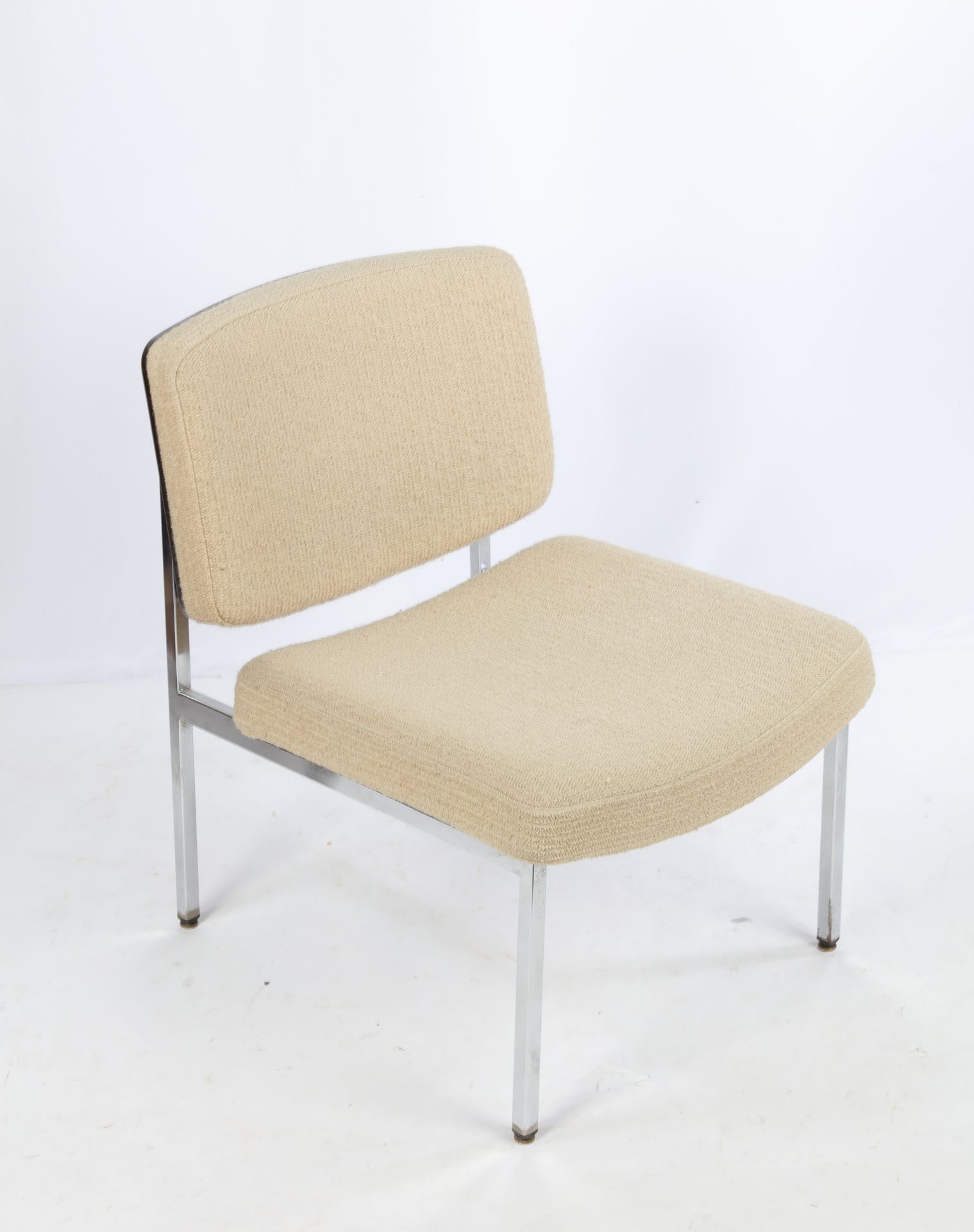 Null KNOLL佛罗伦萨（周围），米色织物扶手椅，结构化靠背，镀铬底座。