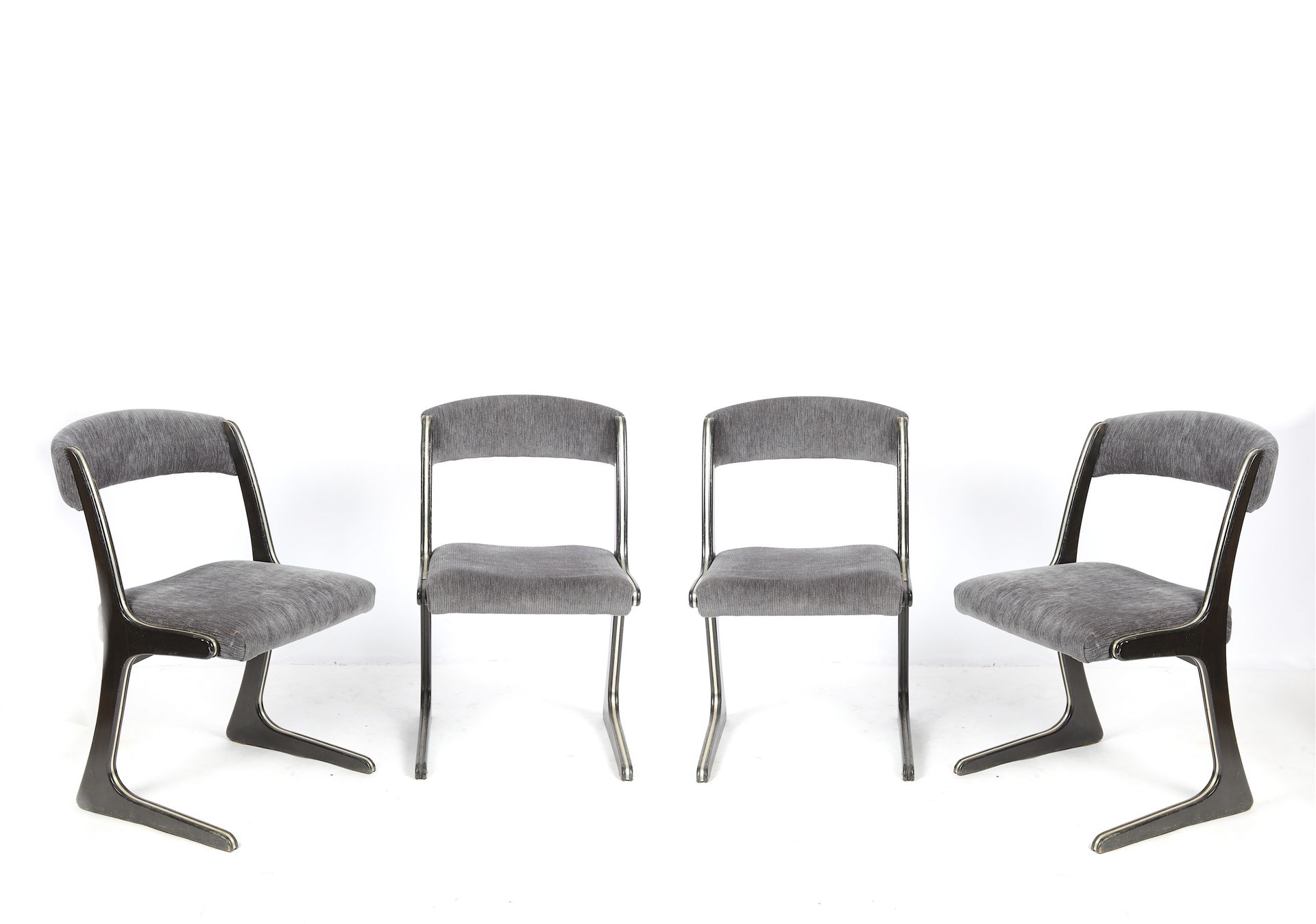 Null BAUMAN, set di 4 sedie in faggio tinto nero, base a slitta, seduta in tessu&hellip;