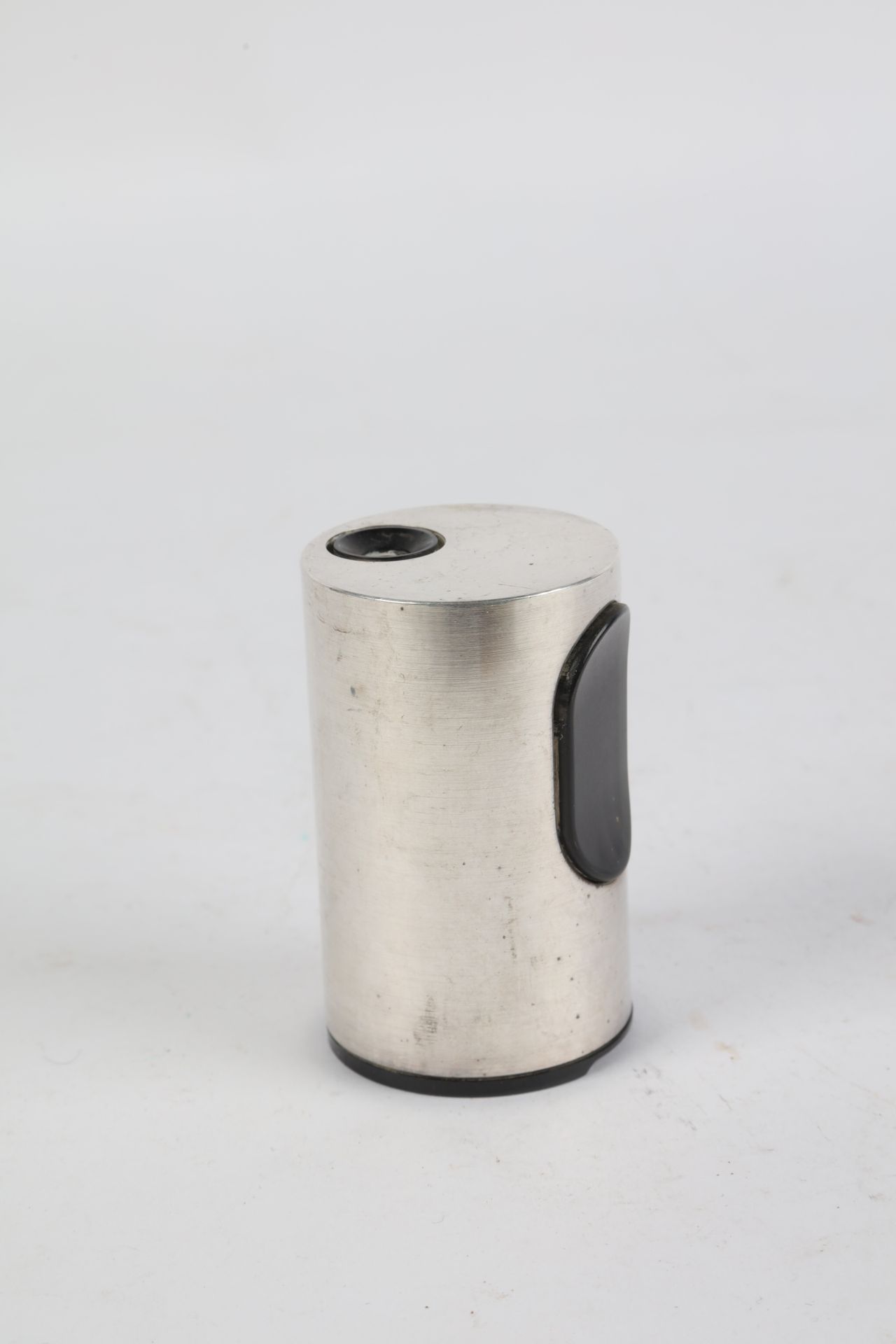 Null Braun, briquet en métal argenté. 8,5X5