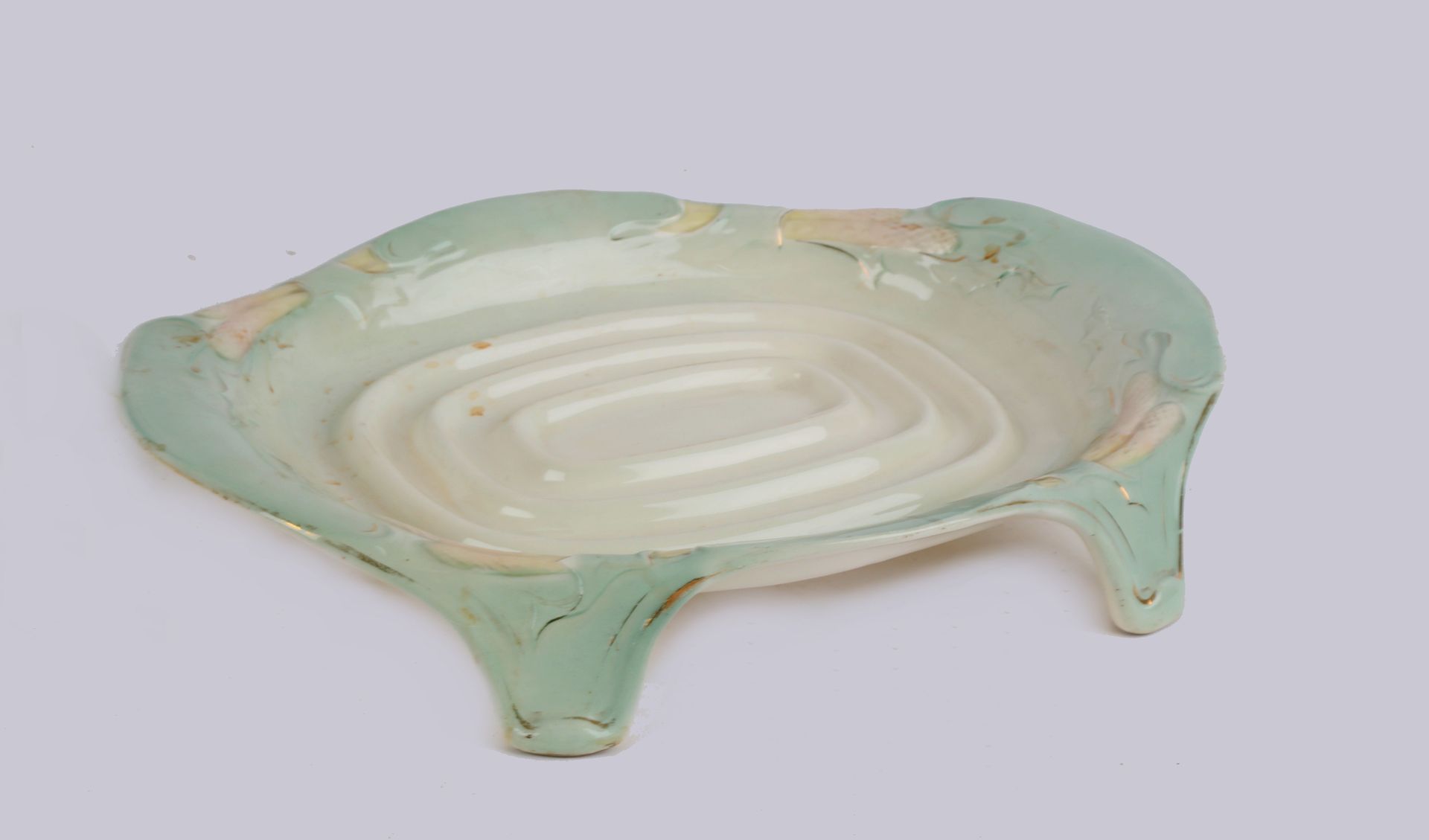 Null Plato de Enfaience con decoración de espárragos 37/26 cm.