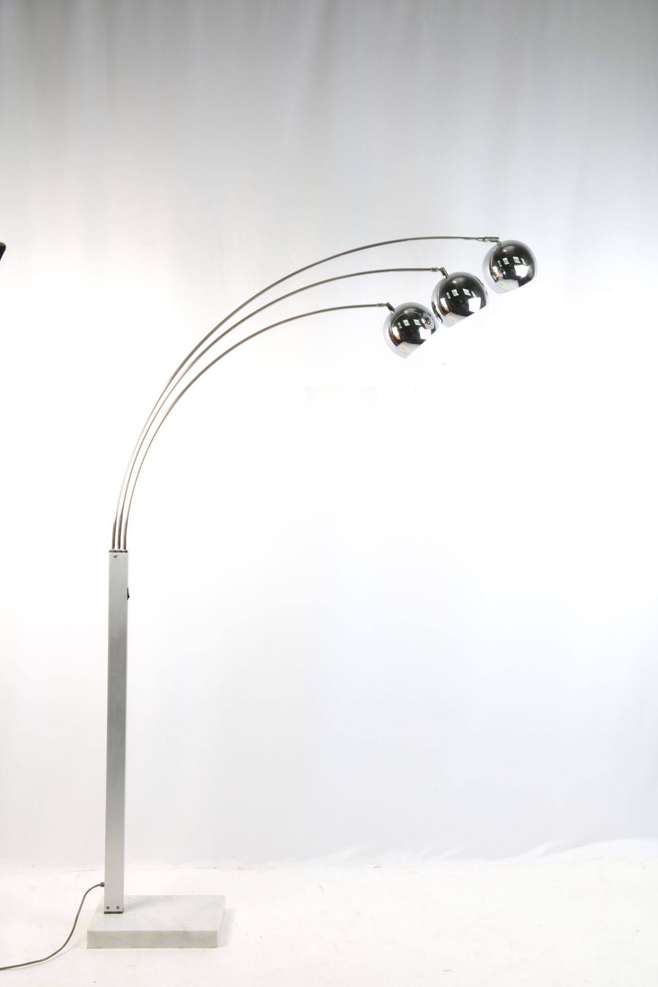 Null REGGIANI, (attributed to) important arc floor lamp with three metal rods, c&hellip;