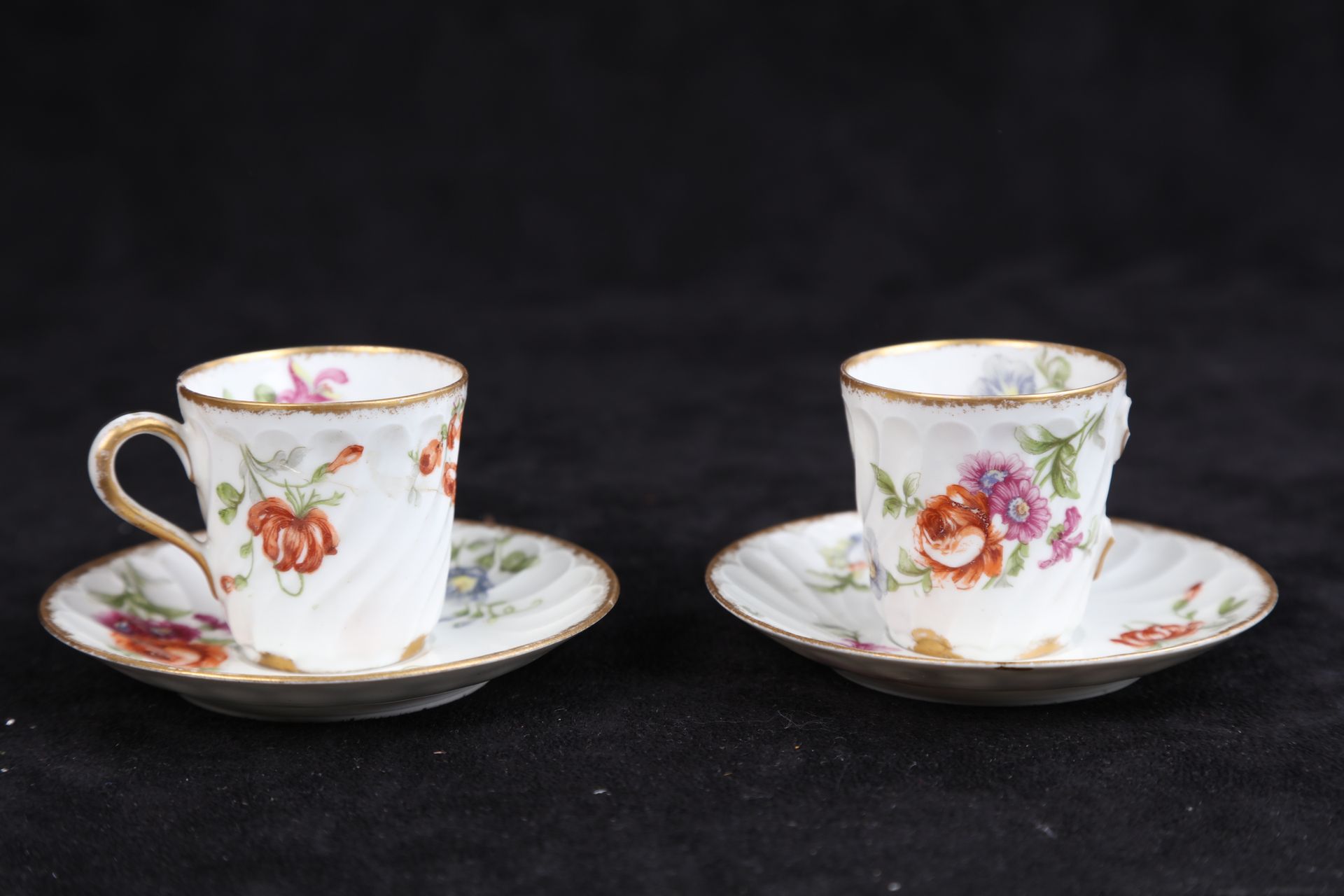 Null HAVILAND Théodore, Limoges, 两个杯和碟，瓷器，花卉装饰，（accdts）.4X5