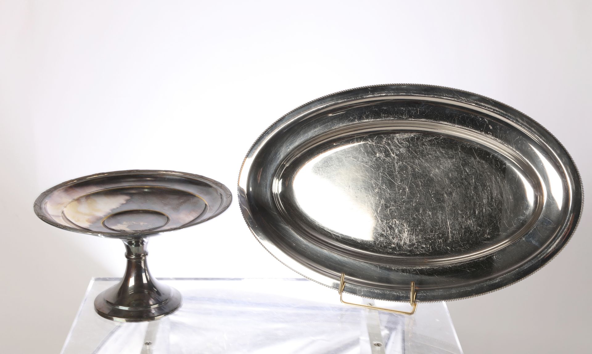 Null Ovale Schale aus versilbertem Metall, Perlennetzdekor 39 cm. Schale aus ver&hellip;