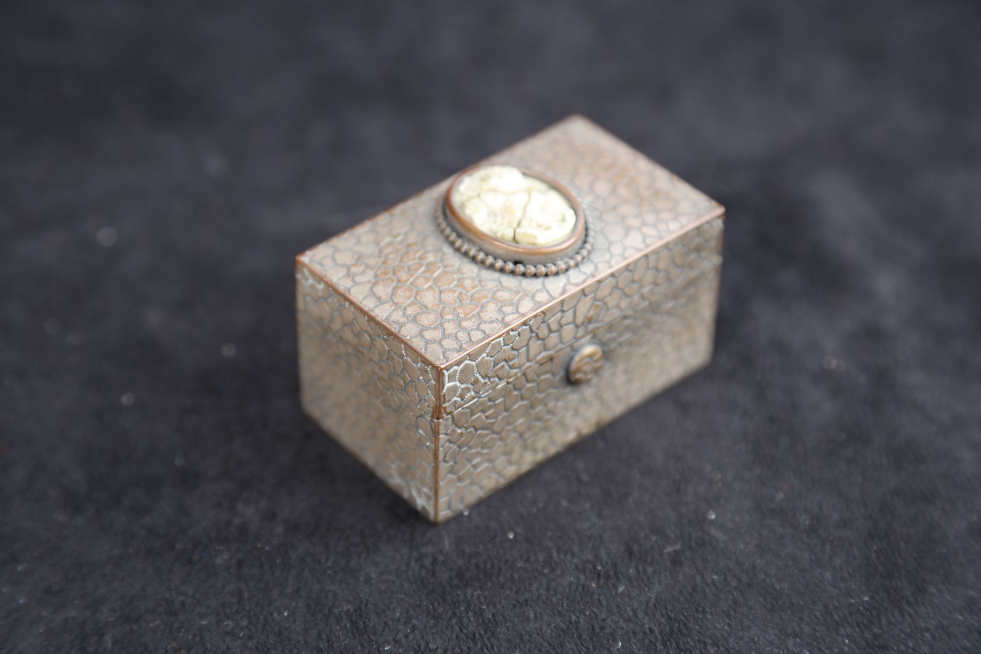 Null Caja de perfume, metal plateado, (desgaste), medallón de mujer (accdt).4X4X&hellip;