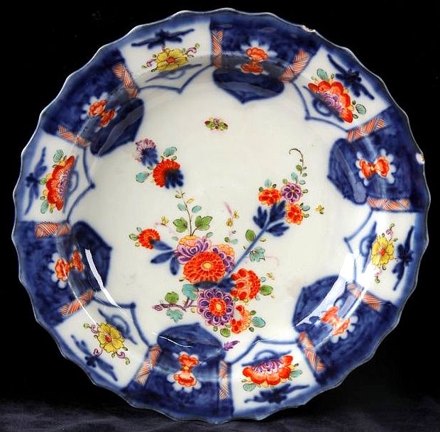 Null Saxony, porcelain plate with polychrome decoration in the Imari taste. Diam&hellip;