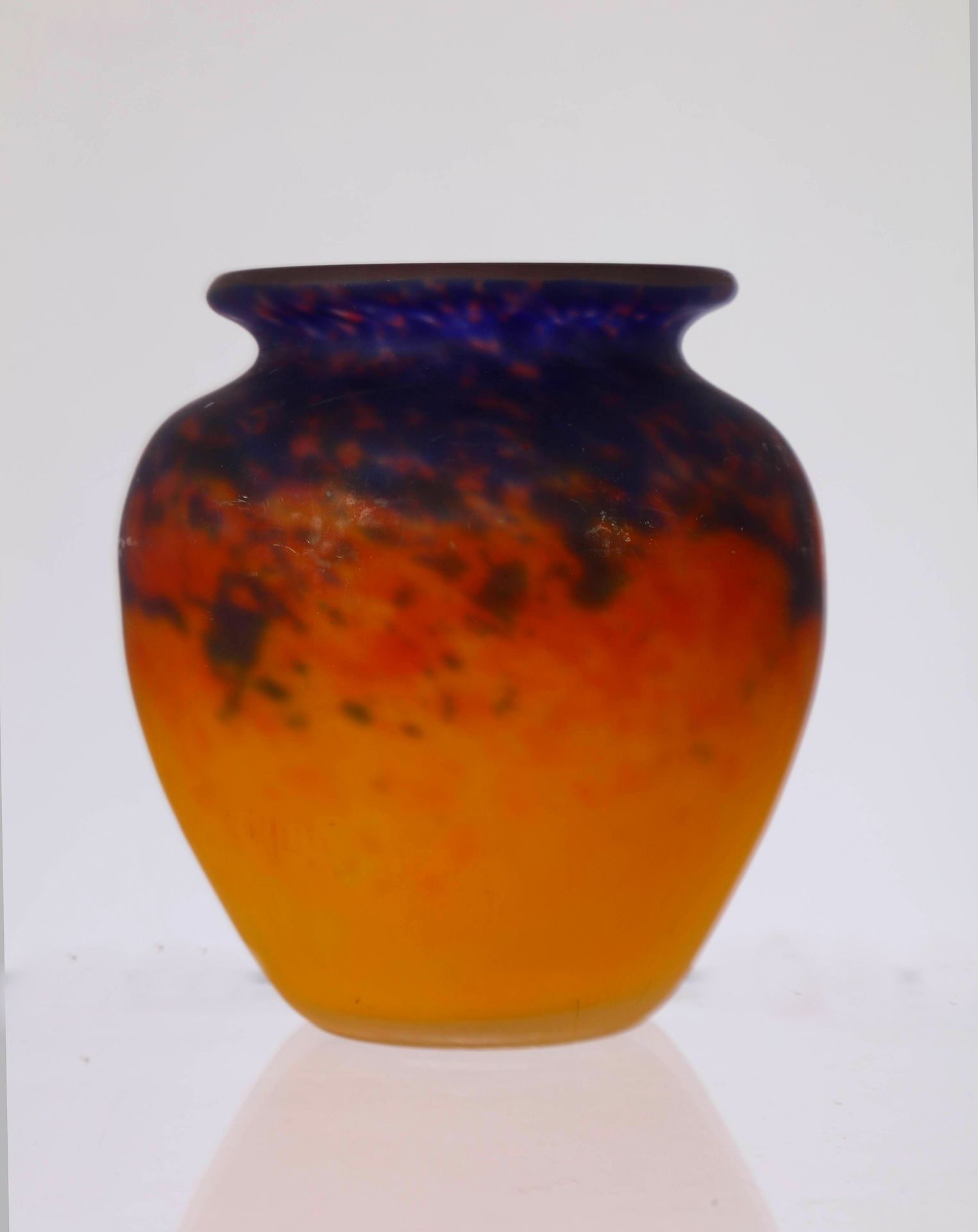 Null MULLER Frère，Luneville，橙紫色的硫磺玻璃花瓶，署名 "MULLER frères"。11厘米