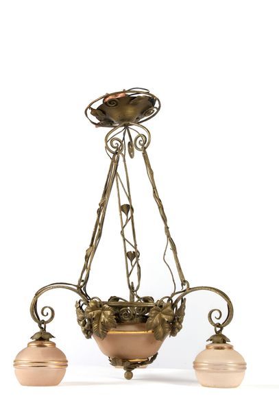Null Hanging lamp in wrought iron, decorated with vine shoots, central basin, 3 &hellip;