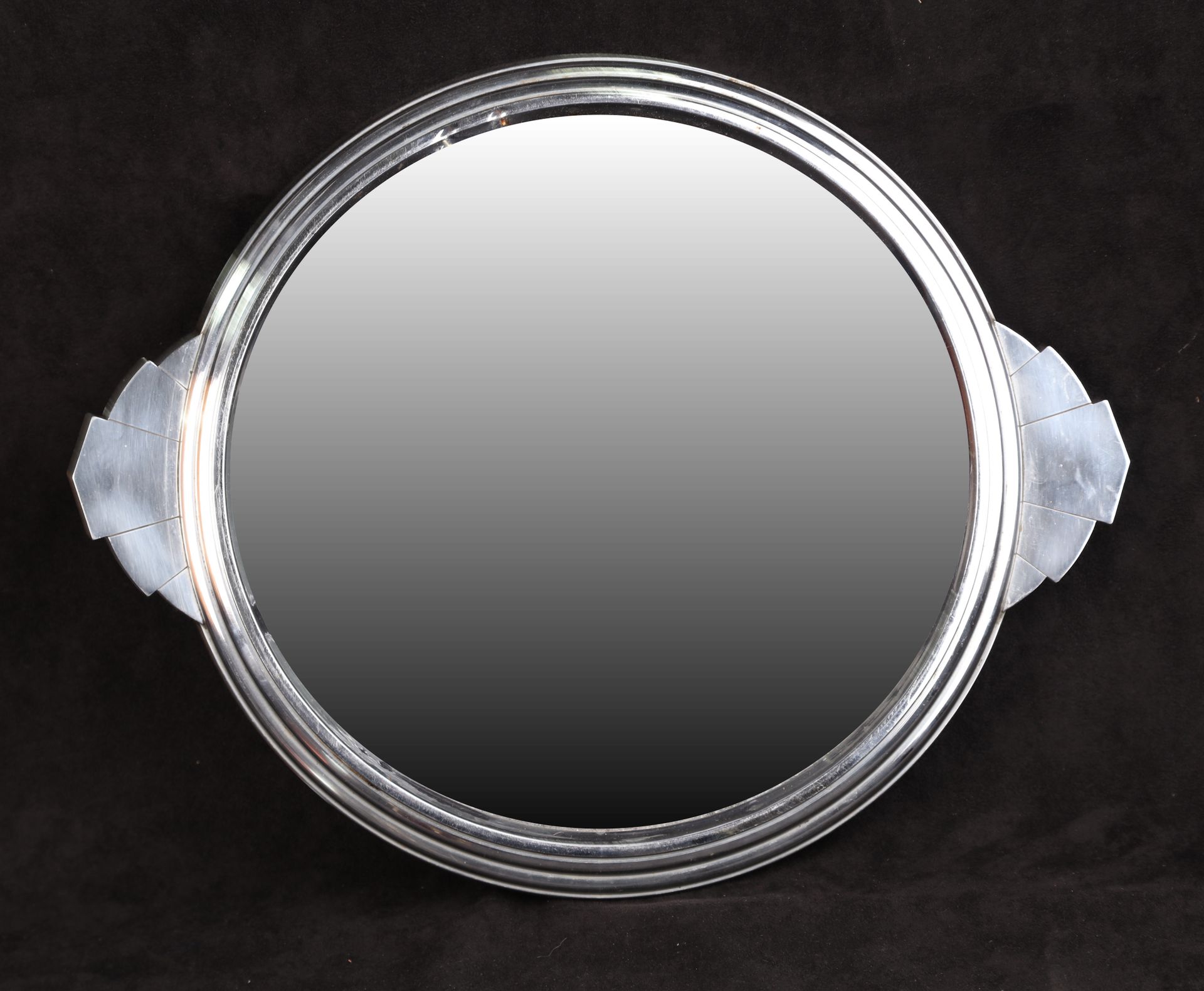 Null 
Circular tray, mirror tray, circa 1925. Diameter : 22 cm