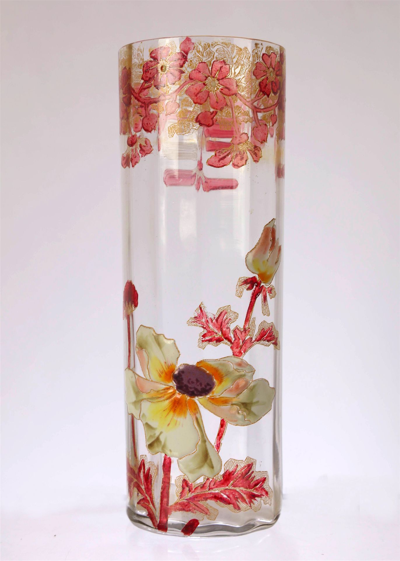 Null Vase en verre de forme rouleau, décor floral émaillé, vers 1900. 20 cm