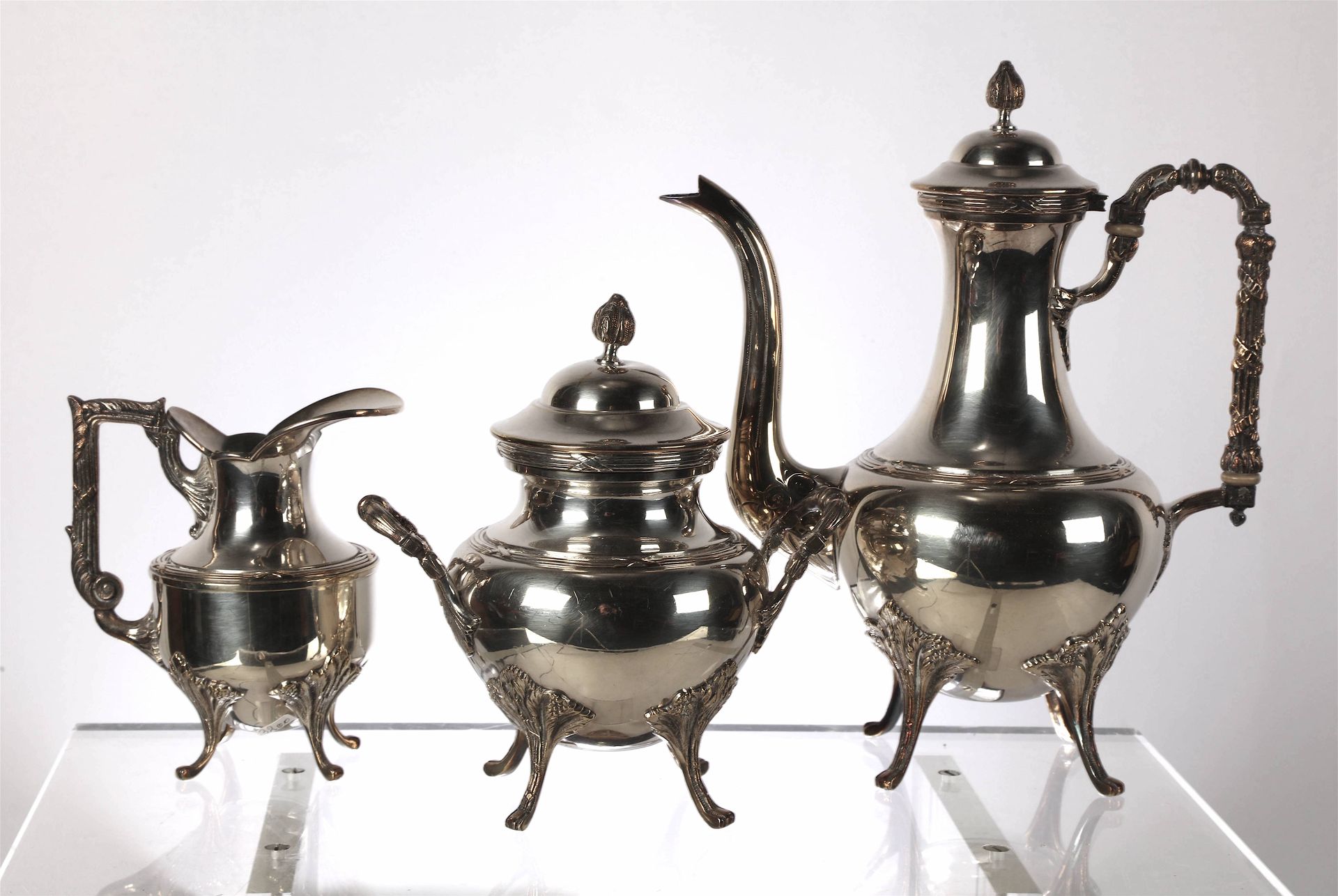 Null 路易十六风格的镀银咖啡壶、糖碗和牛奶壶，15/28厘米