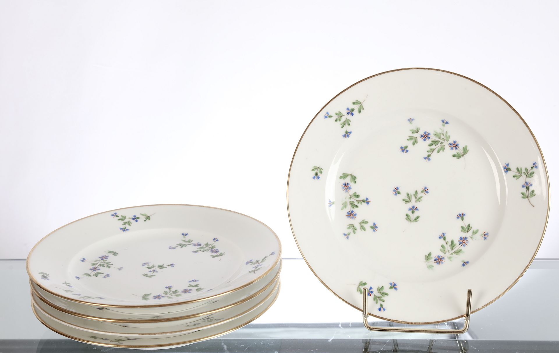 Null 
NAST, Paris, 5 porcelain plates with barbel decoration. 19th c. Diam: 22