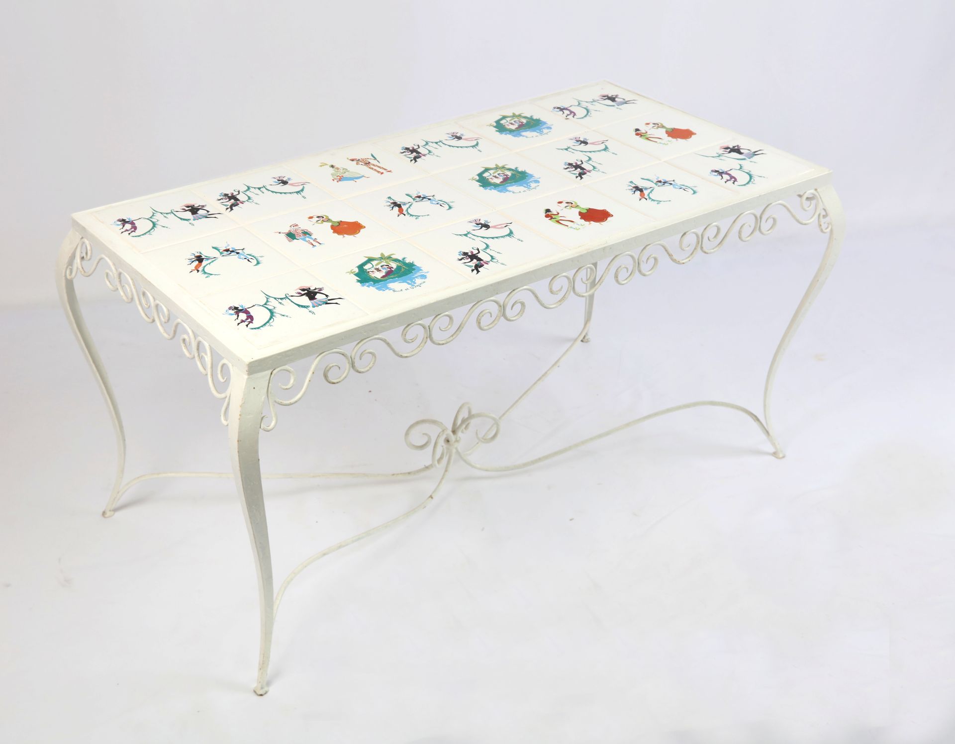 Null Coffee table on wrought iron base, decorated with 18 enamelled historical t&hellip;