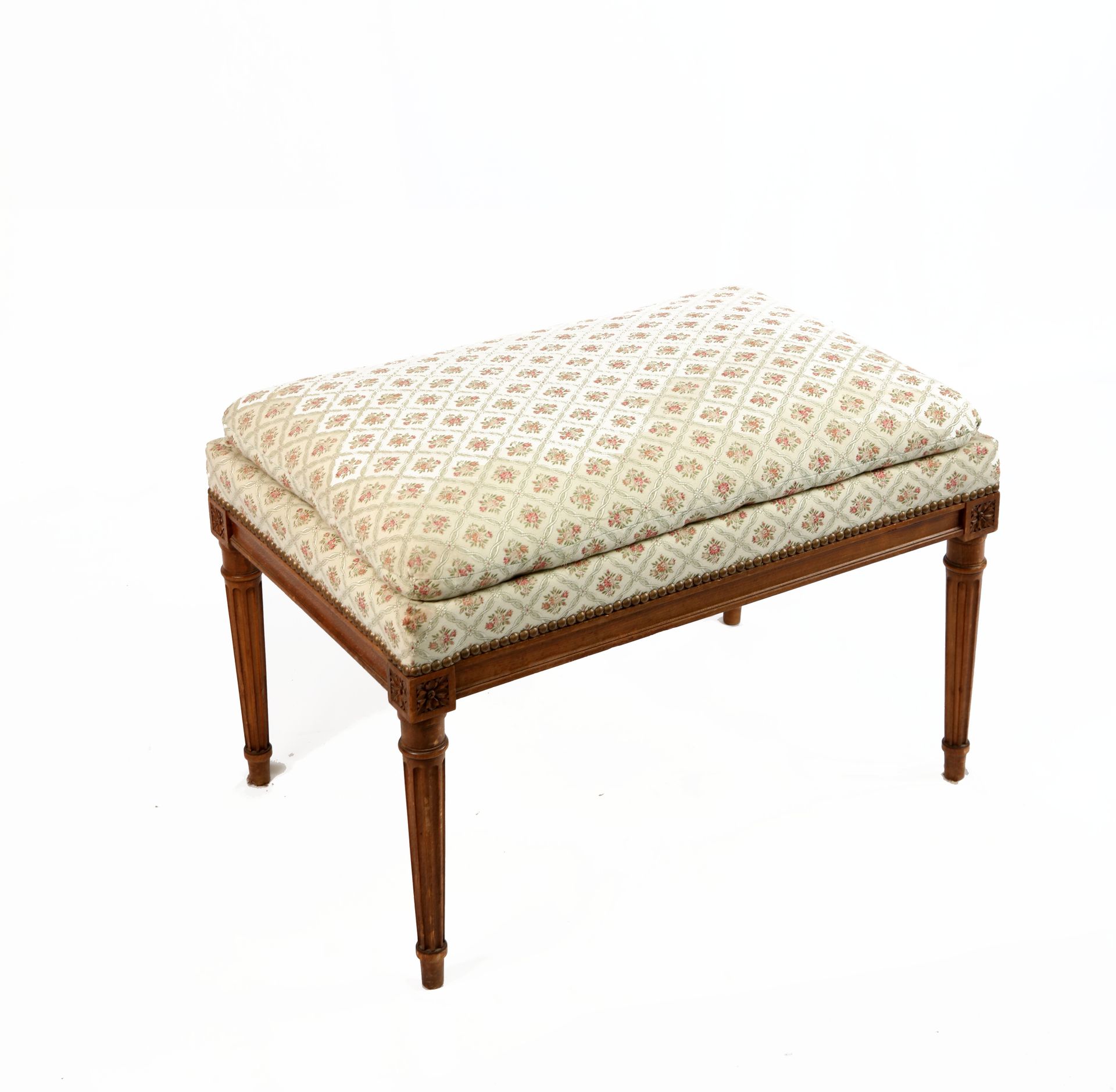 Null 
小候补长椅，布艺软垫，天然木质纺锤腿，路易十六风格。